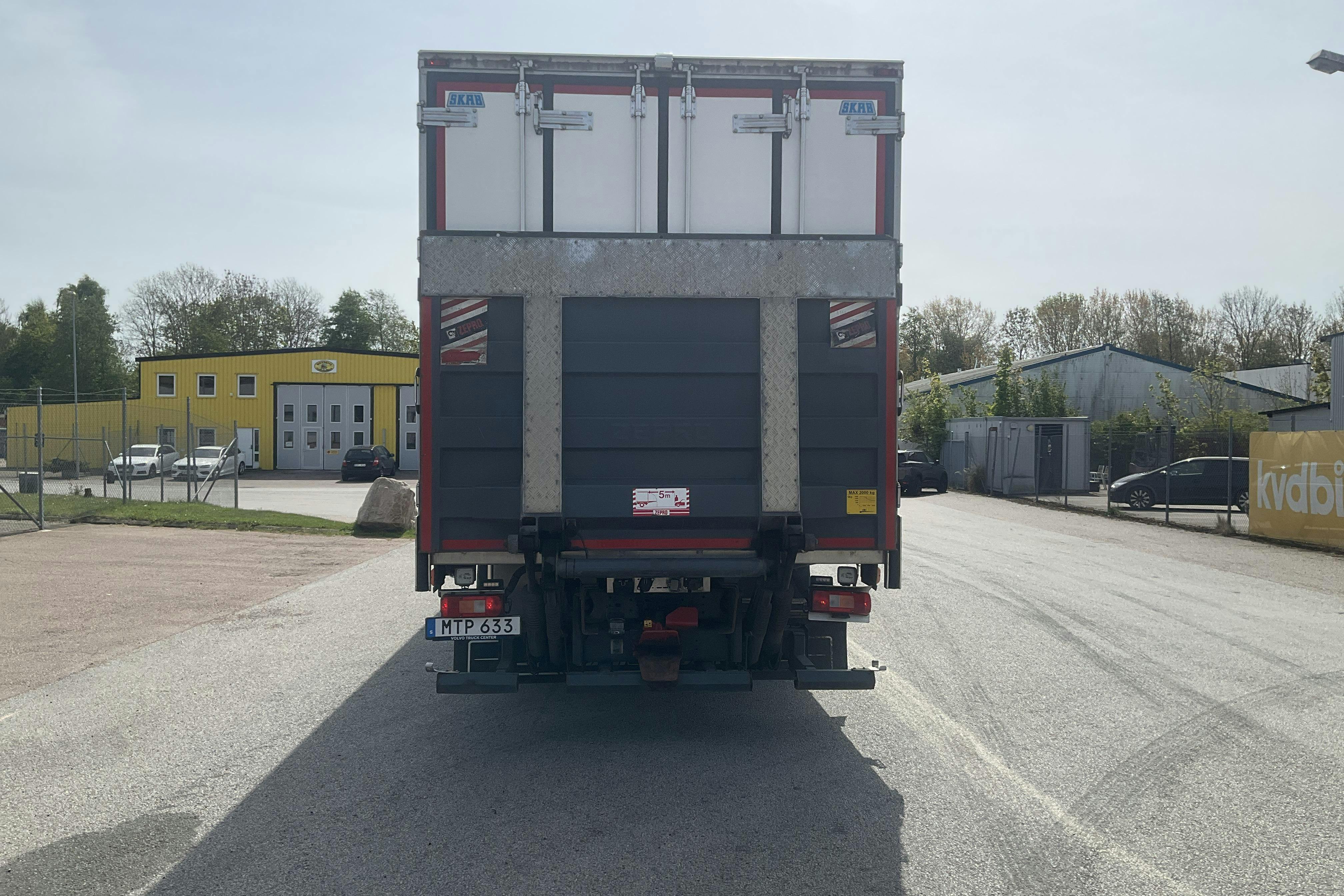 VOLVO FM410 - 374 811 km - Automat - vit - 2015