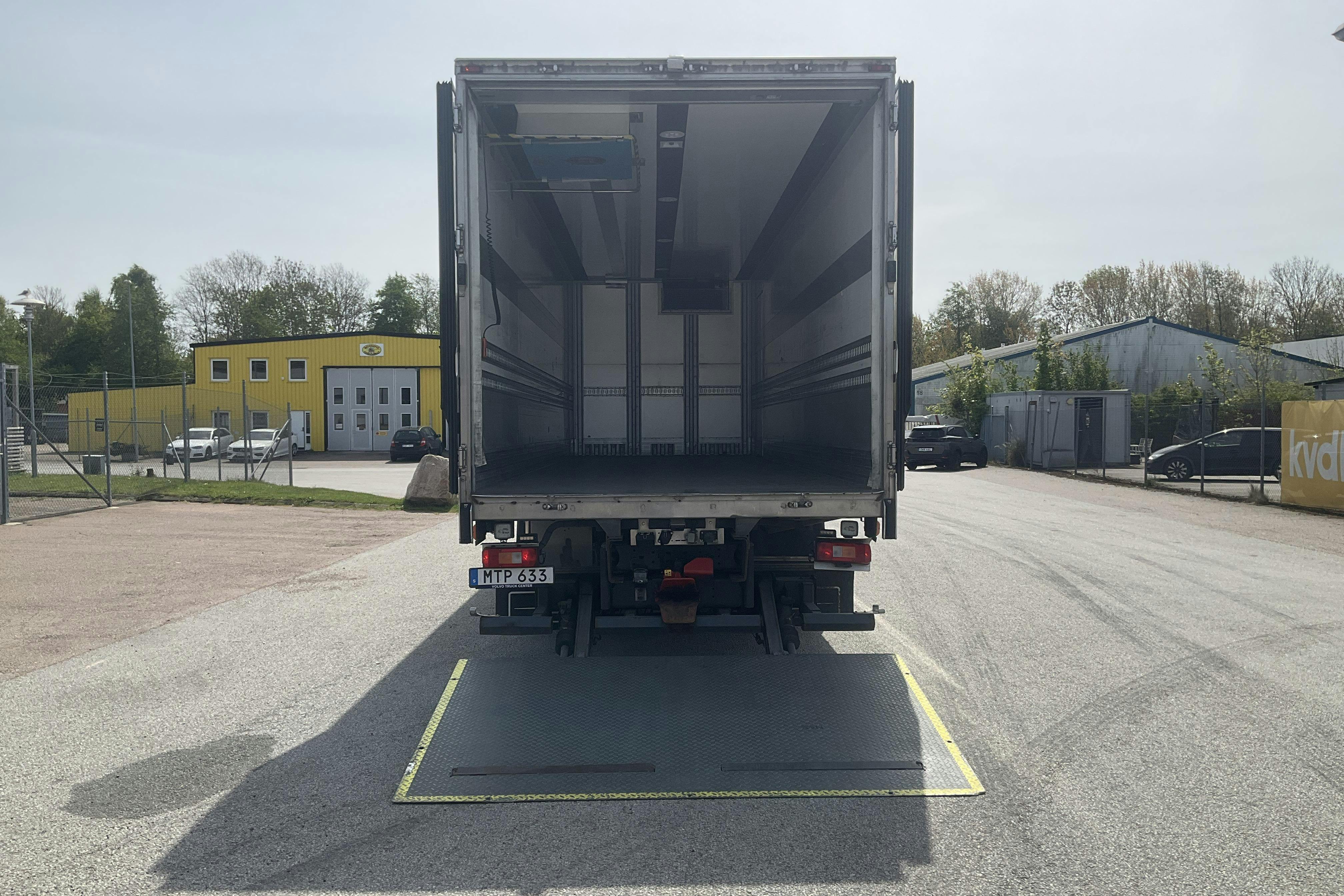VOLVO FM410 - 374 811 km - Automat - vit - 2015