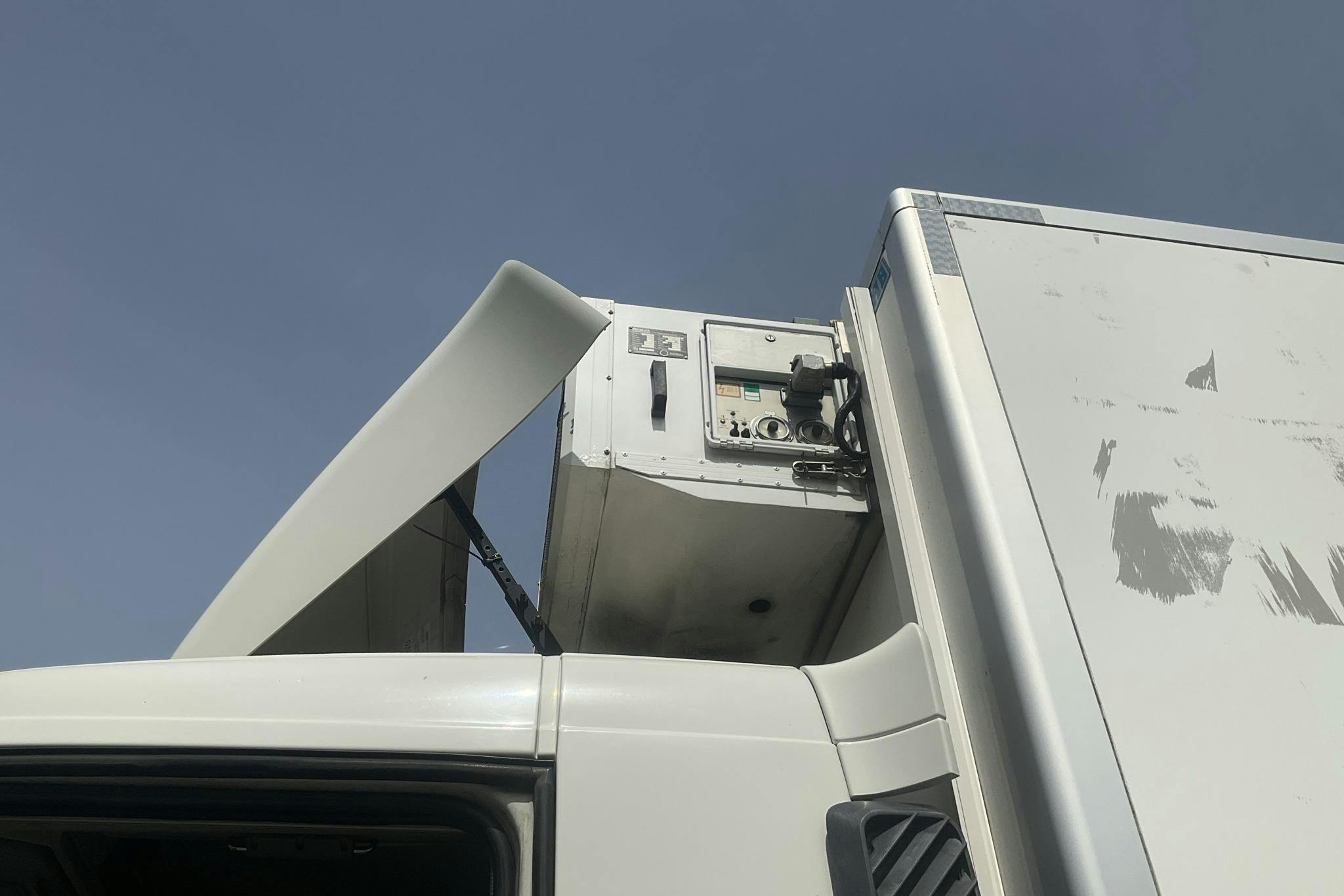 VOLVO FM410 - 374 811 km - Automat - vit - 2015