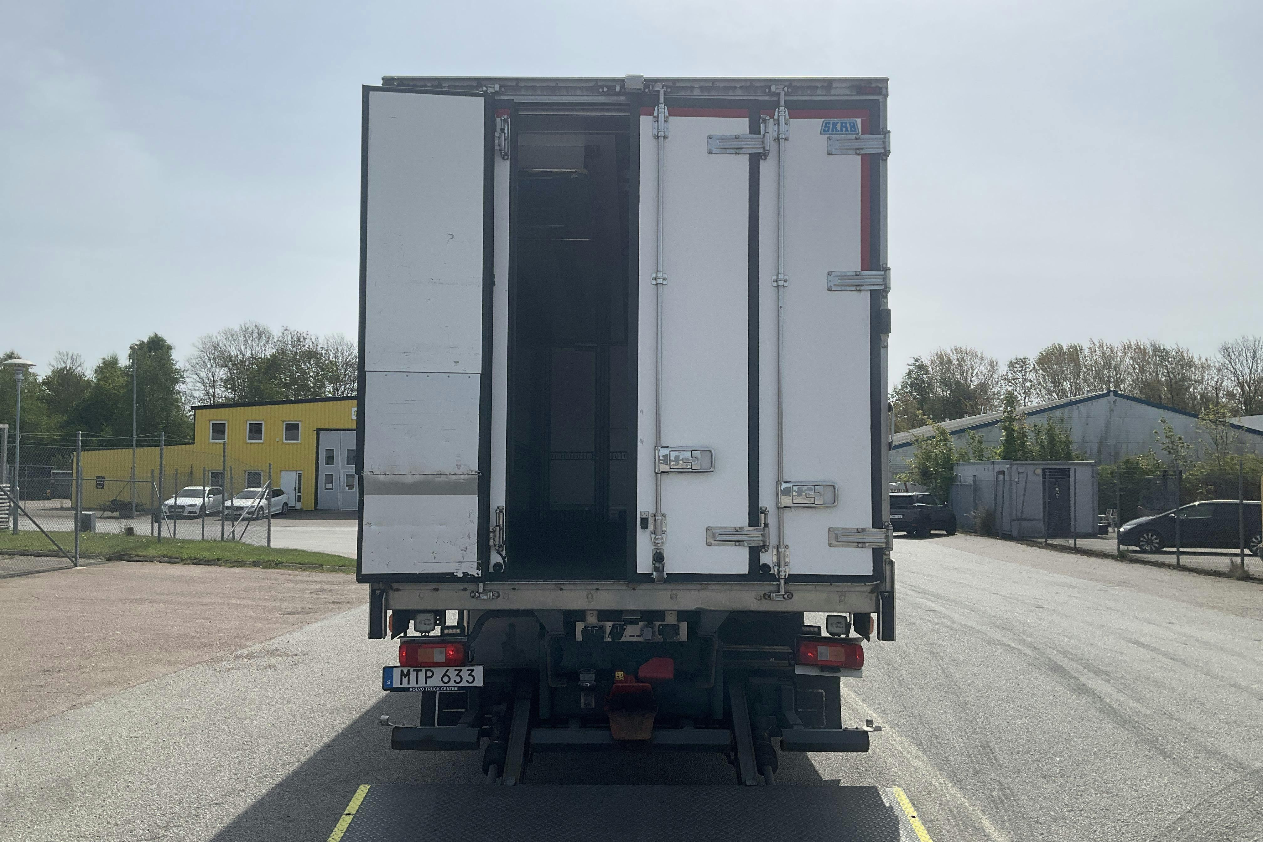 VOLVO FM410 - 374 811 km - Automat - vit - 2015