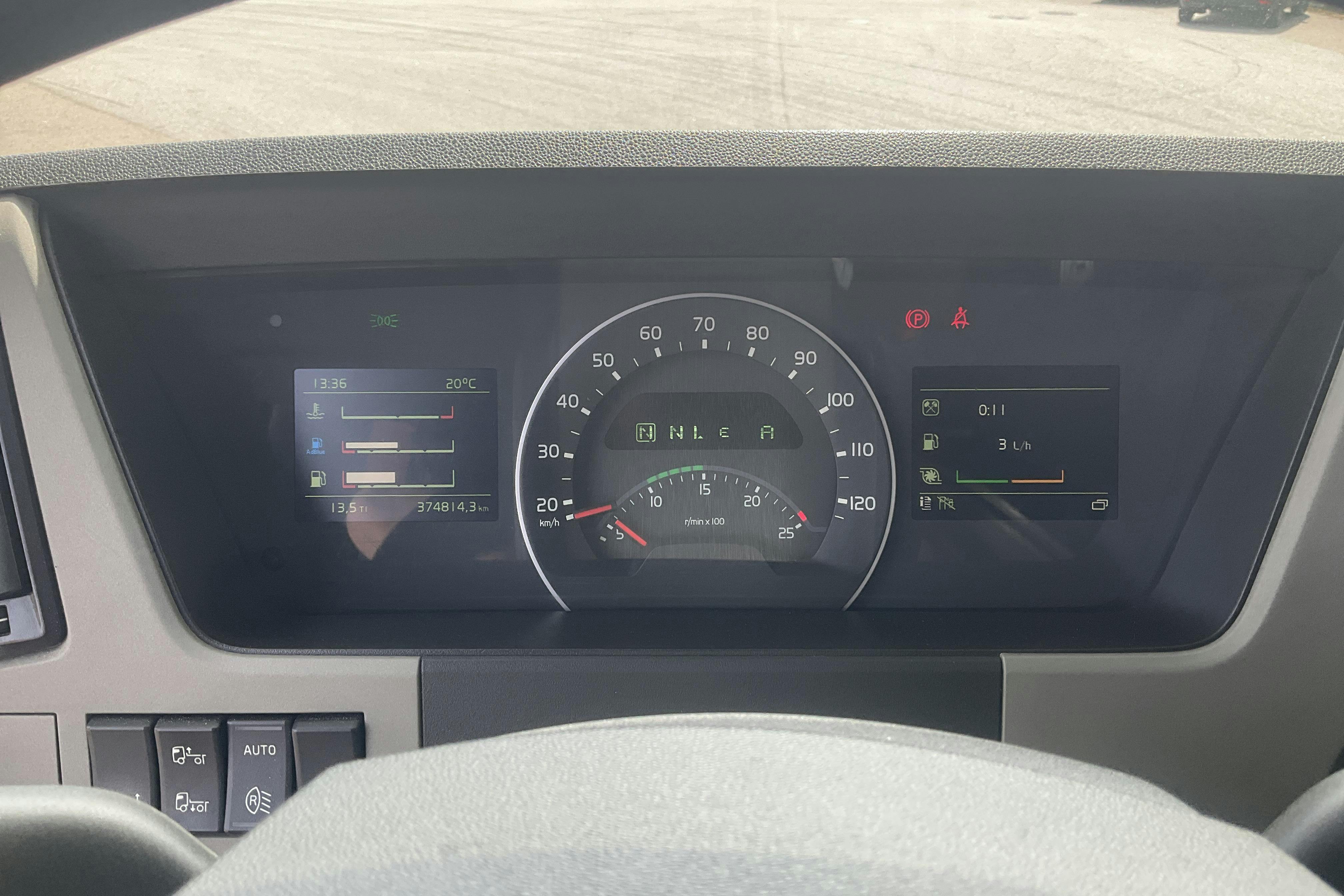 VOLVO FM410 - 374 811 km - Automat - vit - 2015