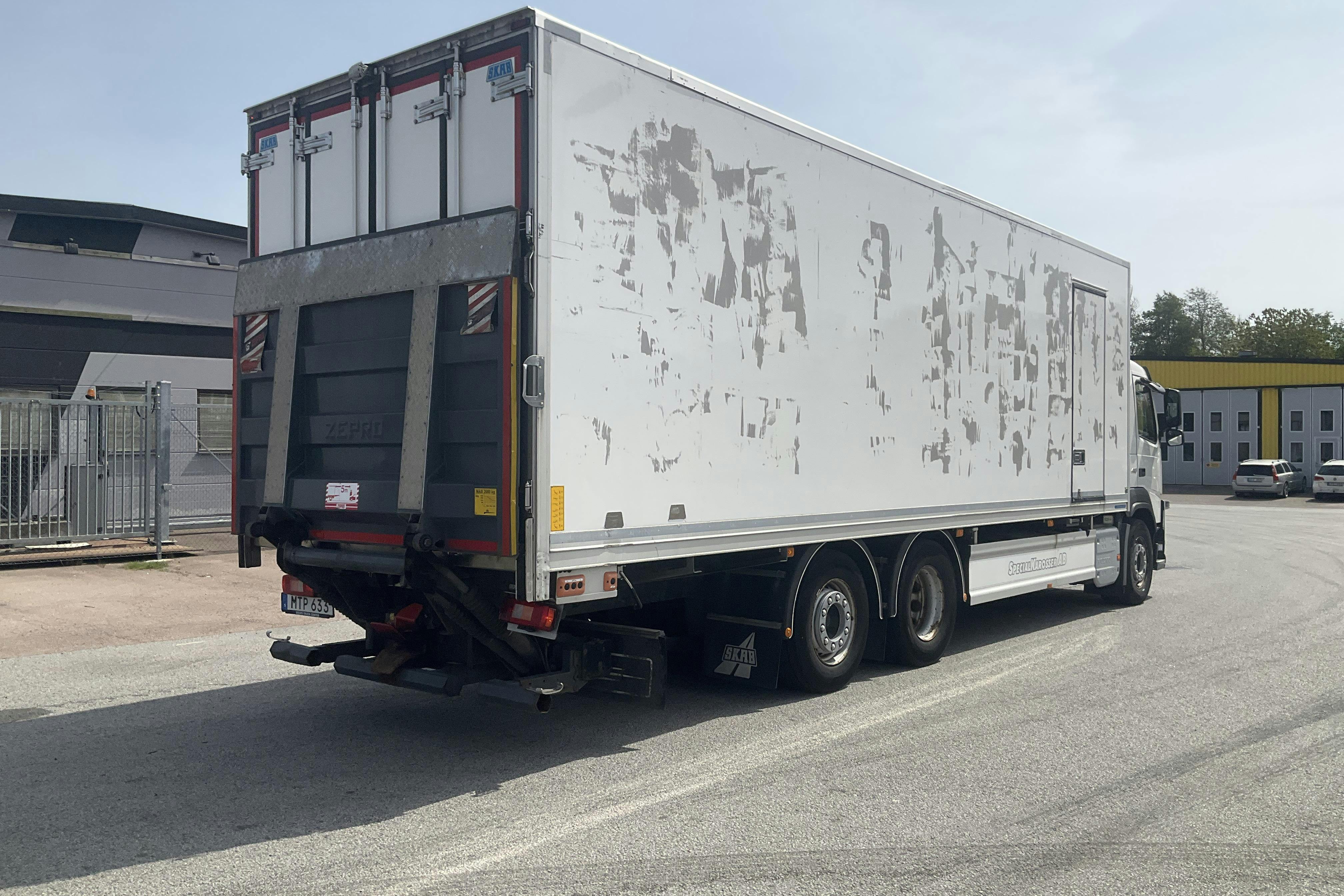 VOLVO FM410 - 374 811 km - Automat - vit - 2015