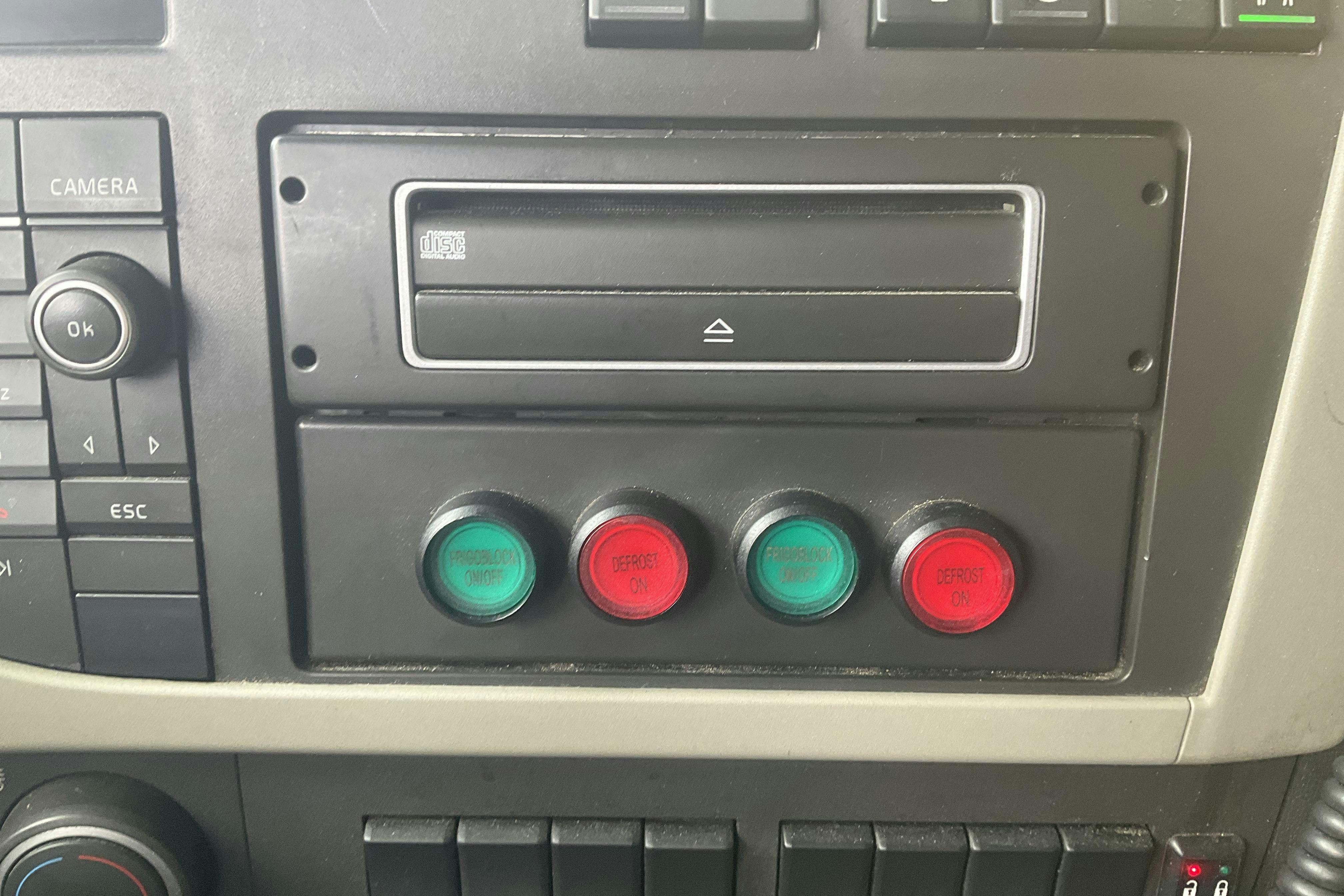 VOLVO FM410 - 374 811 km - Automat - vit - 2015