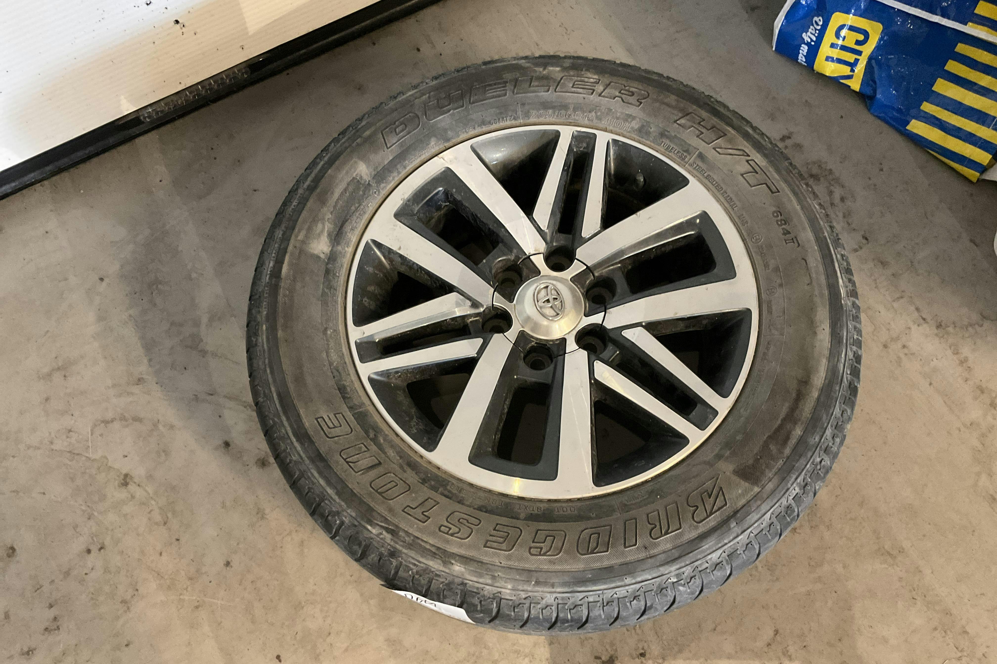 Toyota Hilux 2.4 D 4WD (150hk) - 19 984 mil - Automat - svart - 2018