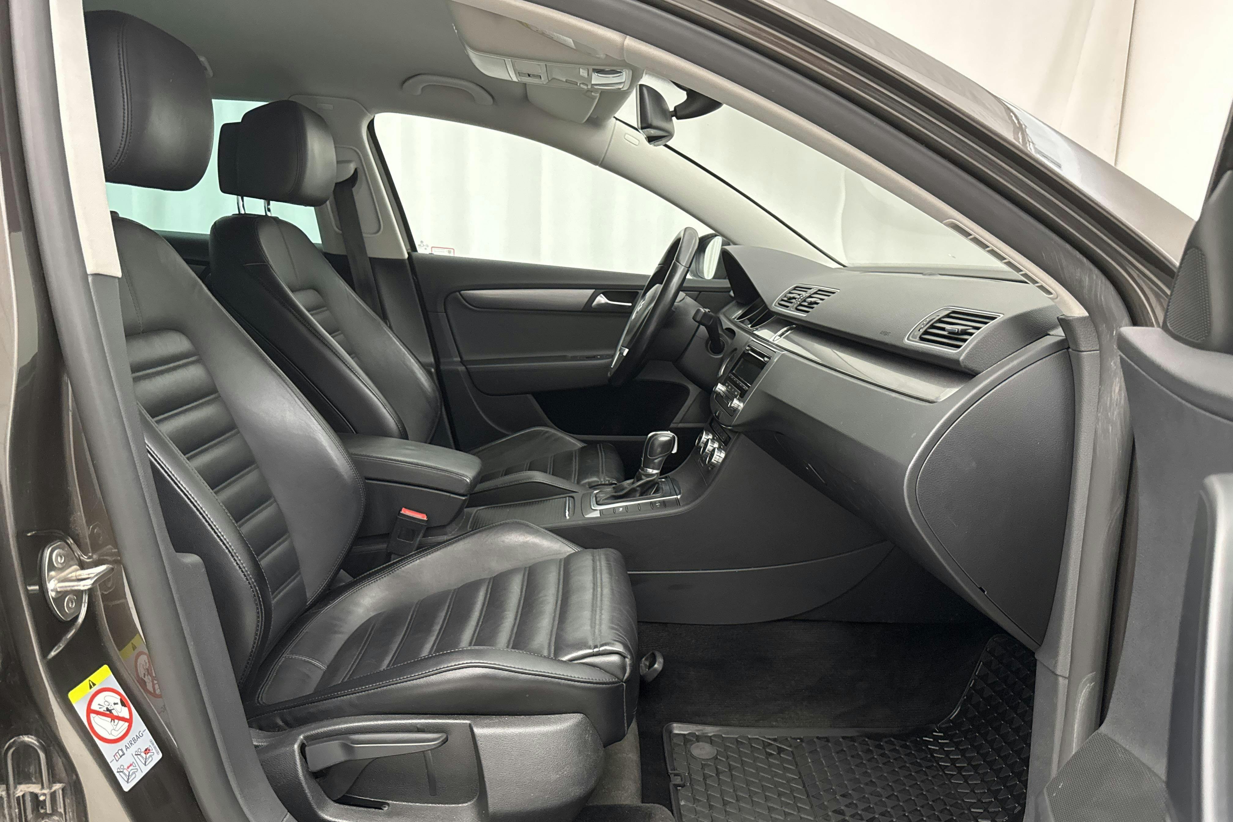 VW Passat 2.0 TFSI Variant (211hk) - 15 365 mil - Automat - Dark Brown - 2013