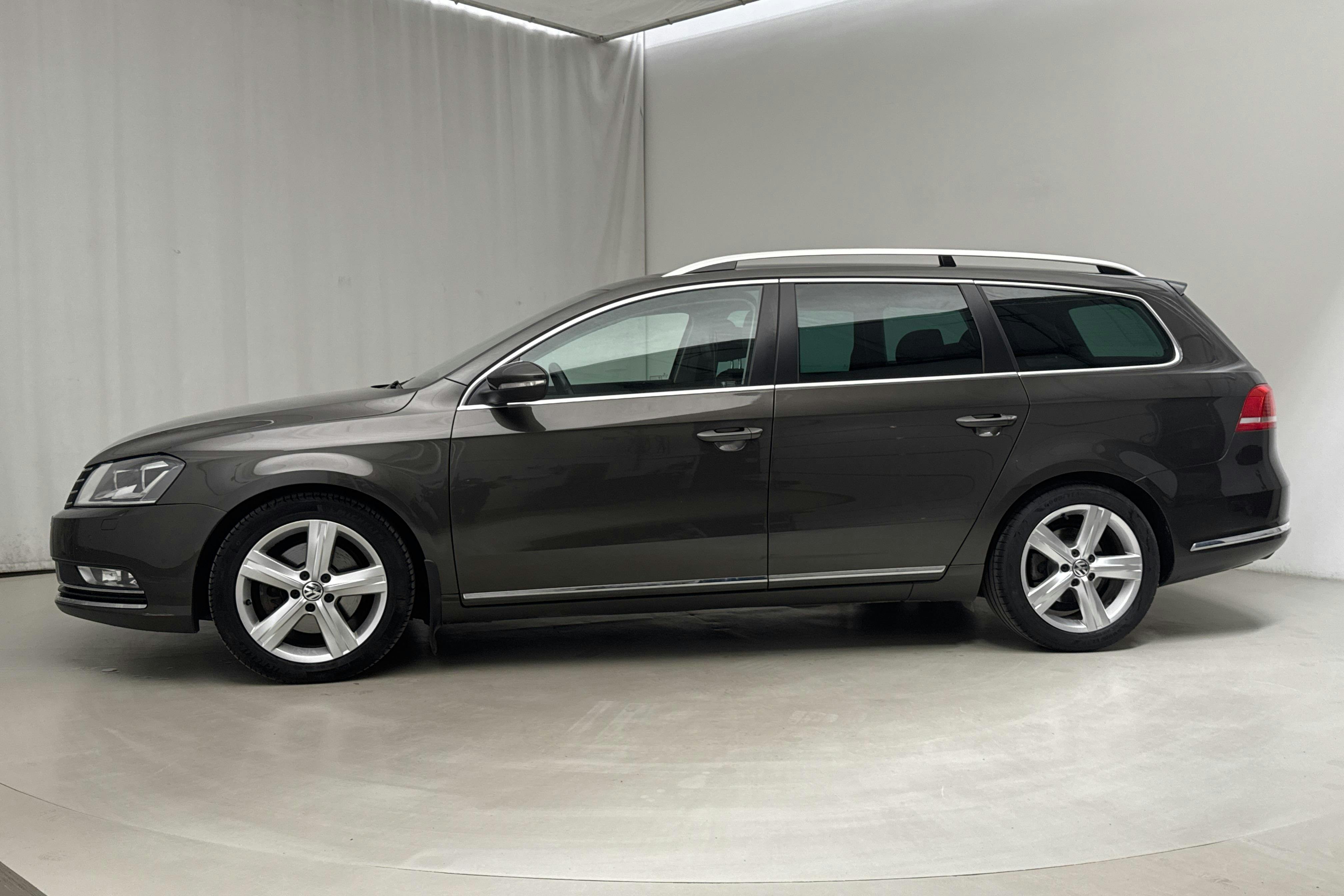 VW Passat 2.0 TFSI Variant (211hk) - 15 365 mil - Automat - Dark Brown - 2013