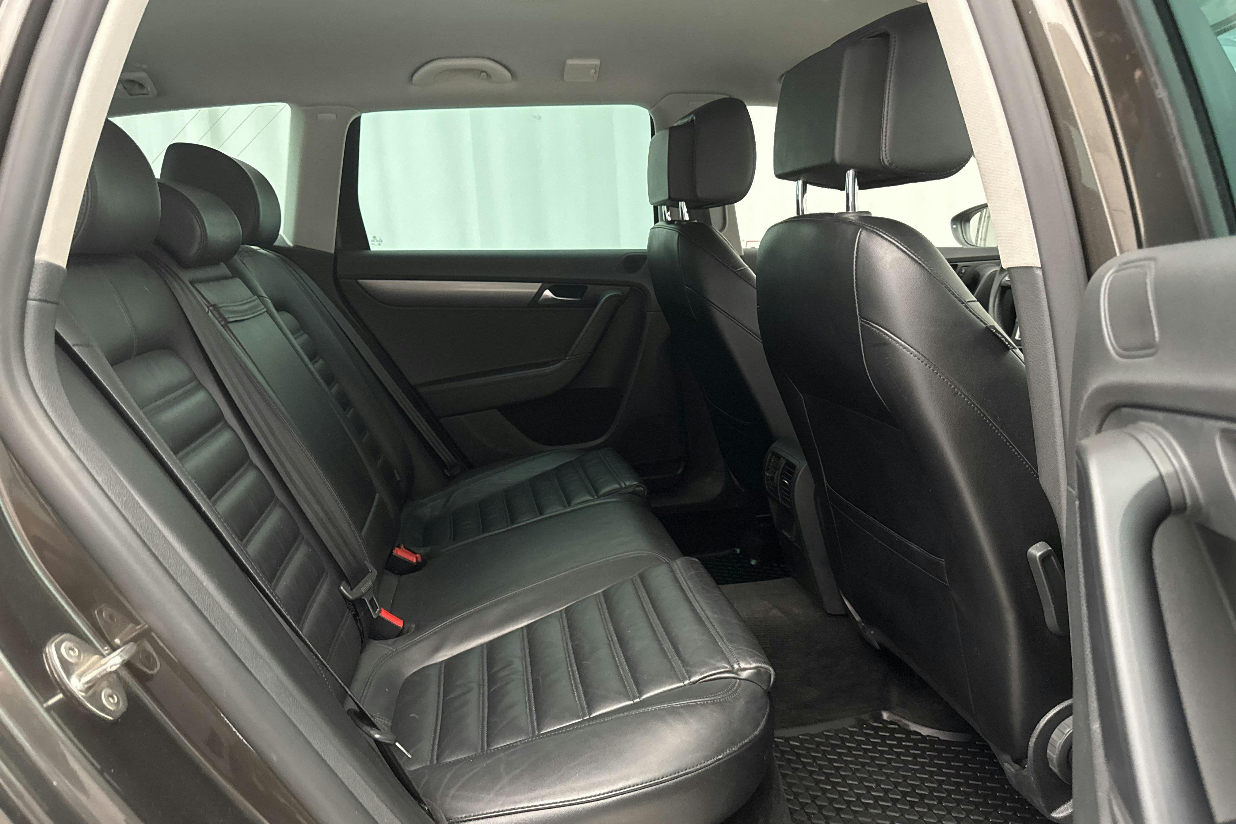 VW Passat 2.0 TFSI Variant (211hk) - 15 365 mil - Automat - Dark Brown - 2013