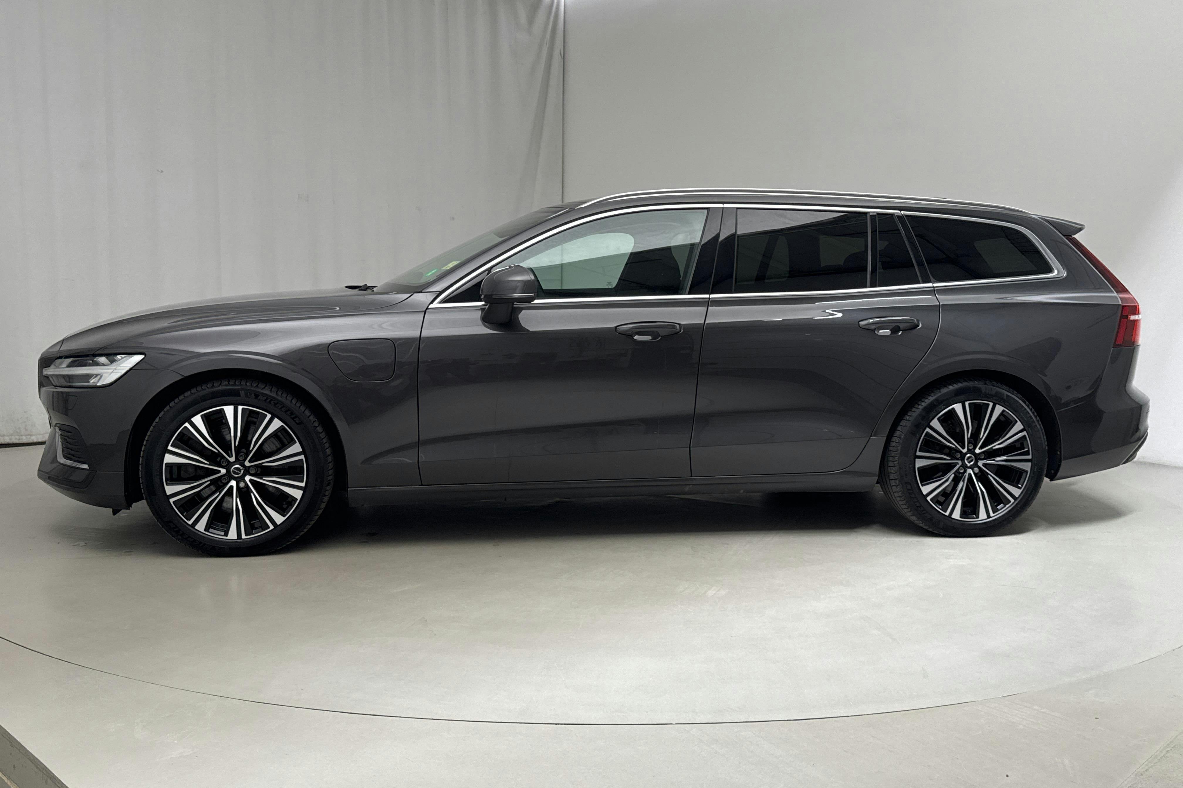 Volvo V60 T6 AWD Recharge (350hk) - 84 210 km - Automatic - gray - 2024