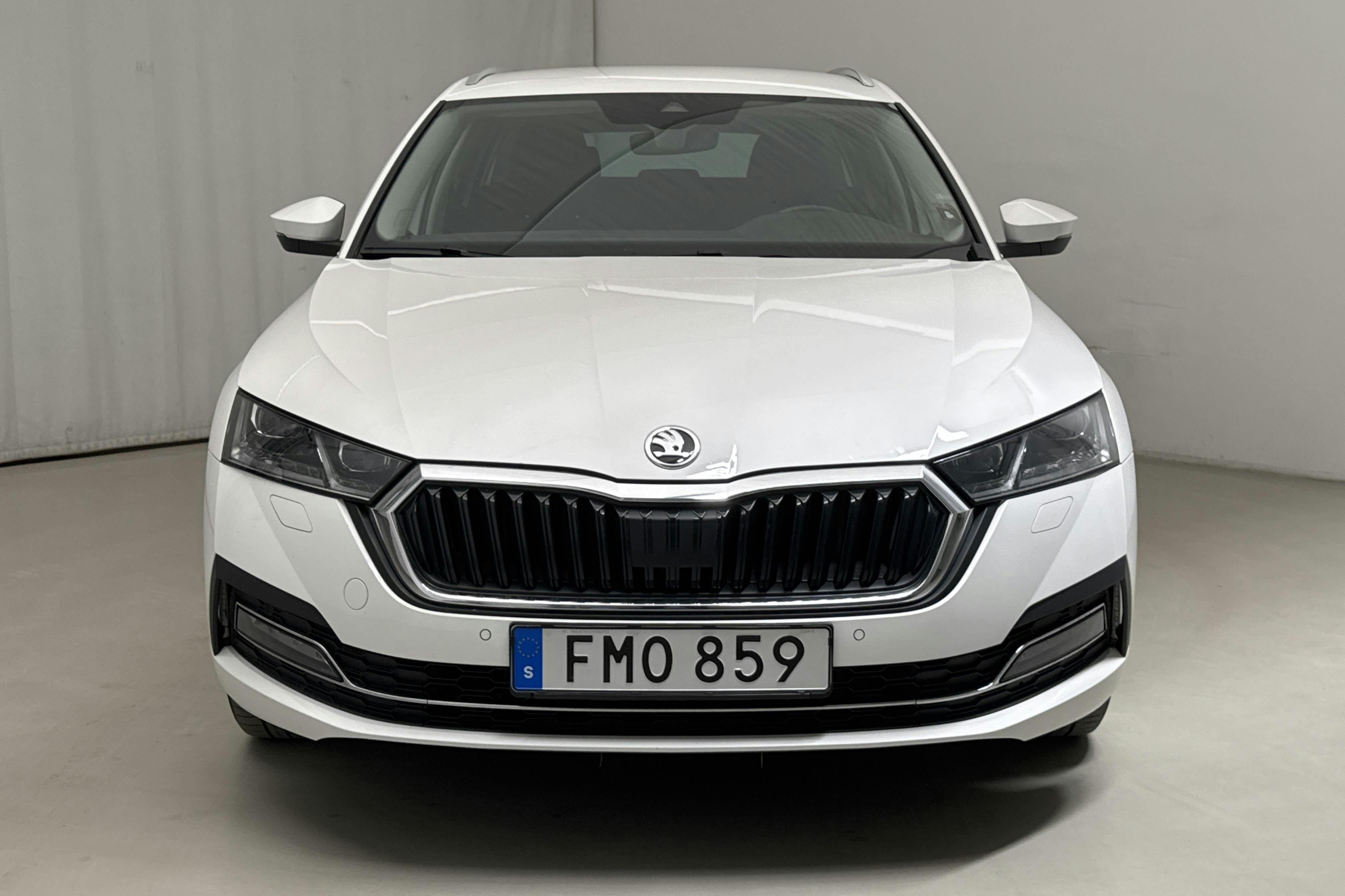 Skoda Octavia 1.4 iV PHEV Combi (204hk) - 6 104 mil - Automat - vit - 2022