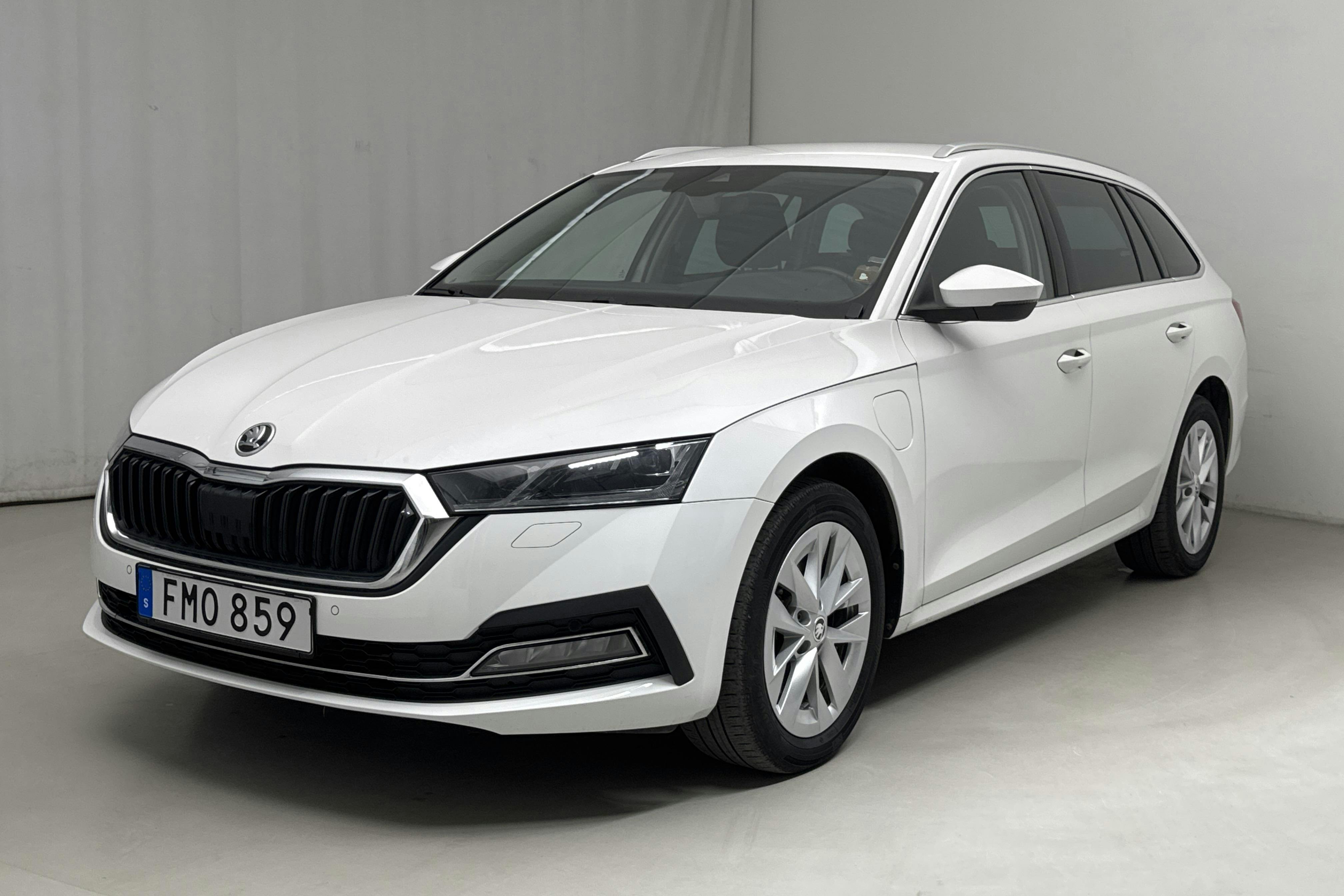 Skoda Octavia 1.4 iV PHEV Combi (204hk) - 6 104 mil - Automat - vit - 2022