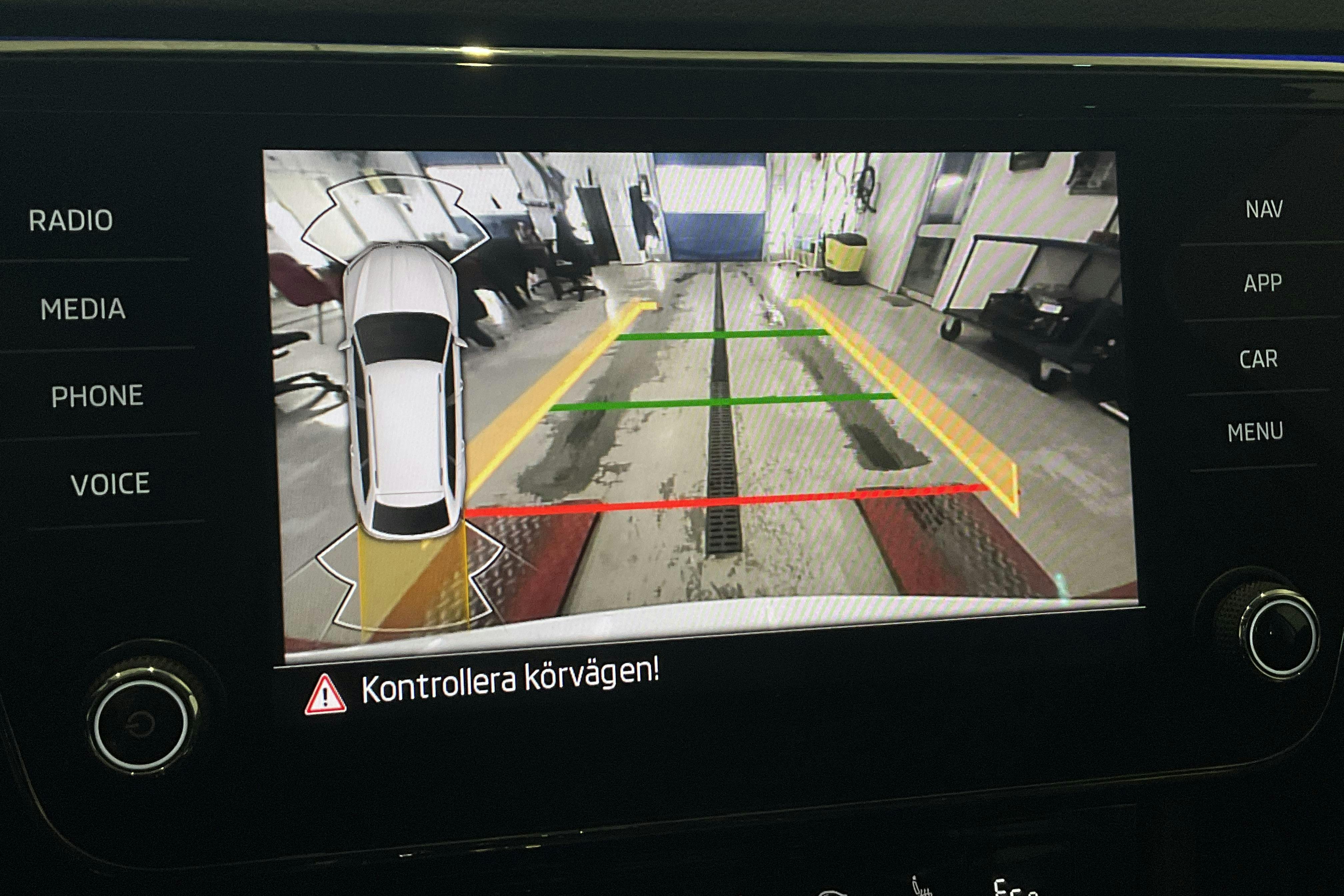 Skoda Superb 1.4 TSI PHEV Kombi (218hk) - 6 530 mil - Automat - vit - 2021