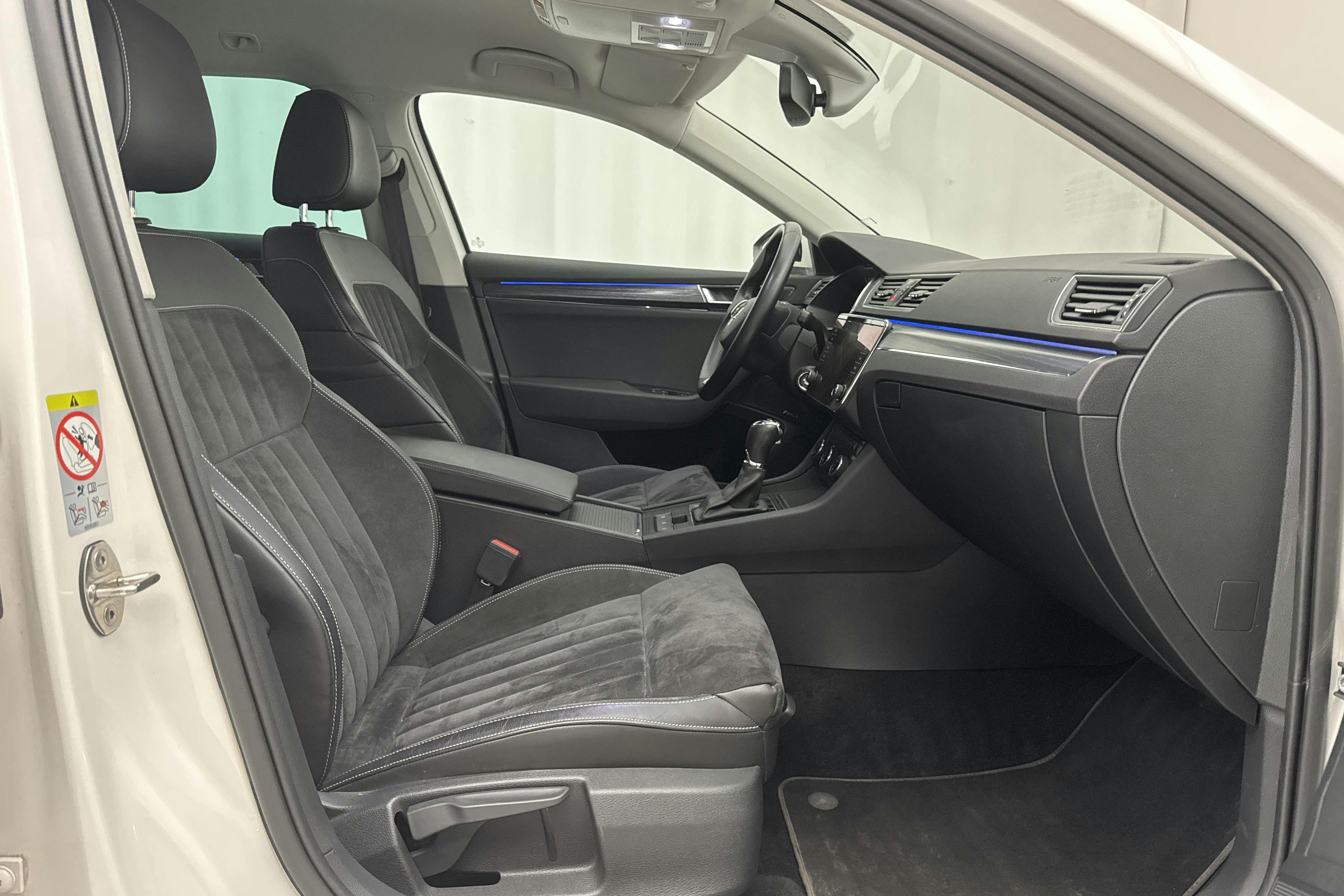 Skoda Superb 1.4 TSI PHEV Kombi (218hk) - 6 530 mil - Automat - vit - 2021