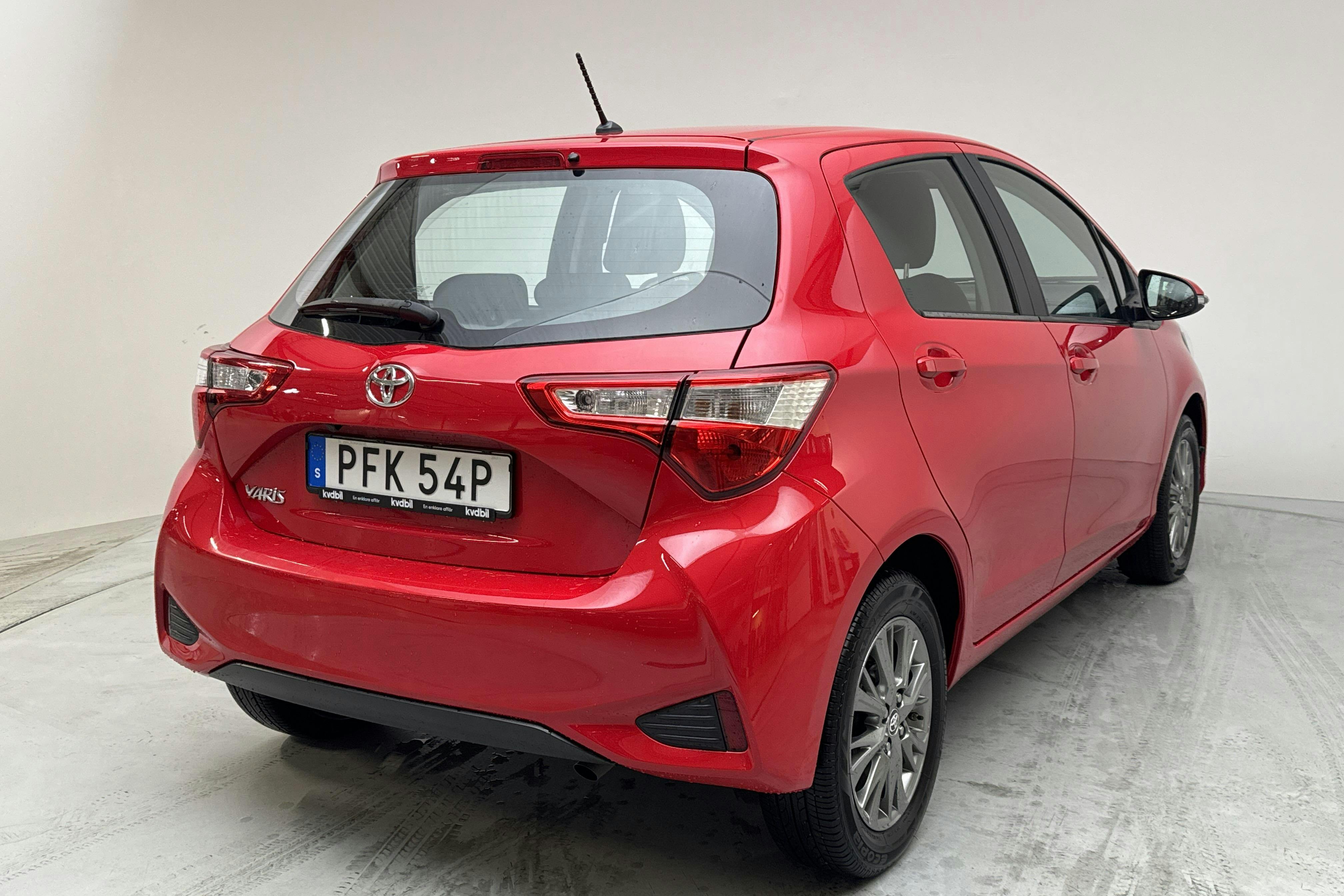 Toyota Yaris 1.5 5dr (111hk) - 2 419 mil - Manuell - röd - 2020