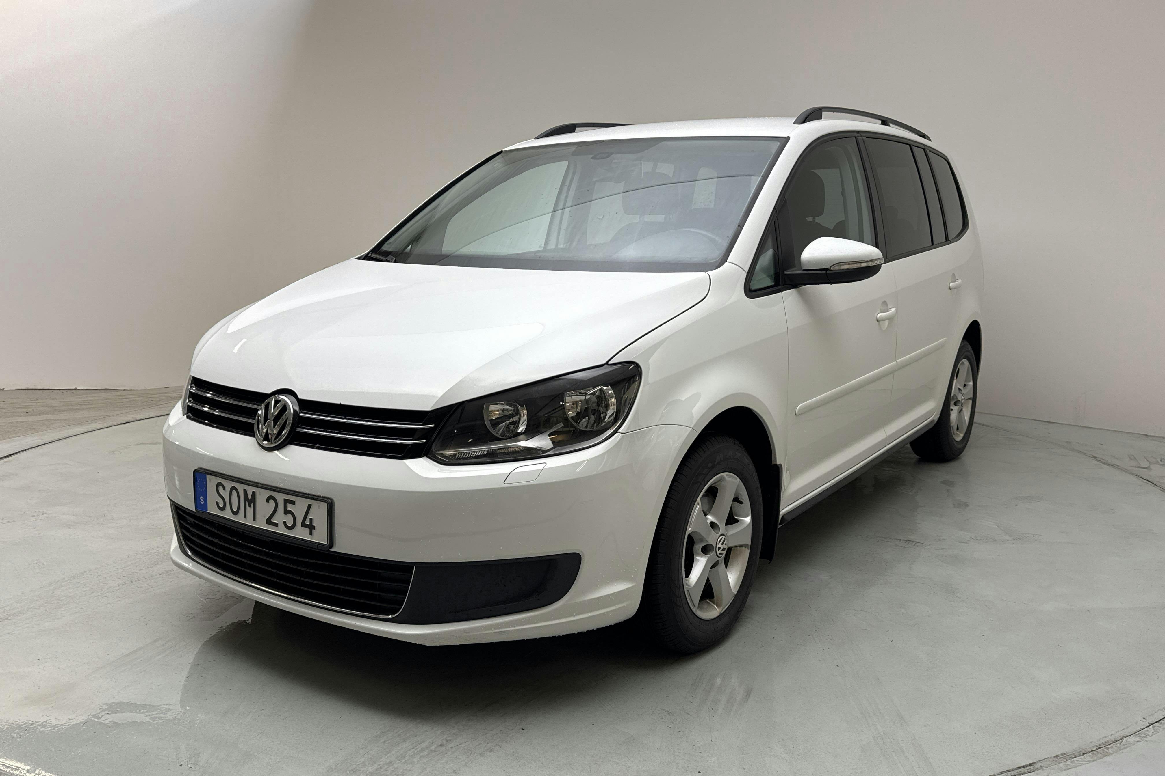 VW Touran 1.6 TDI BlueMotion Technology (105hk) - 145 980 km - Manual - white - 2015
