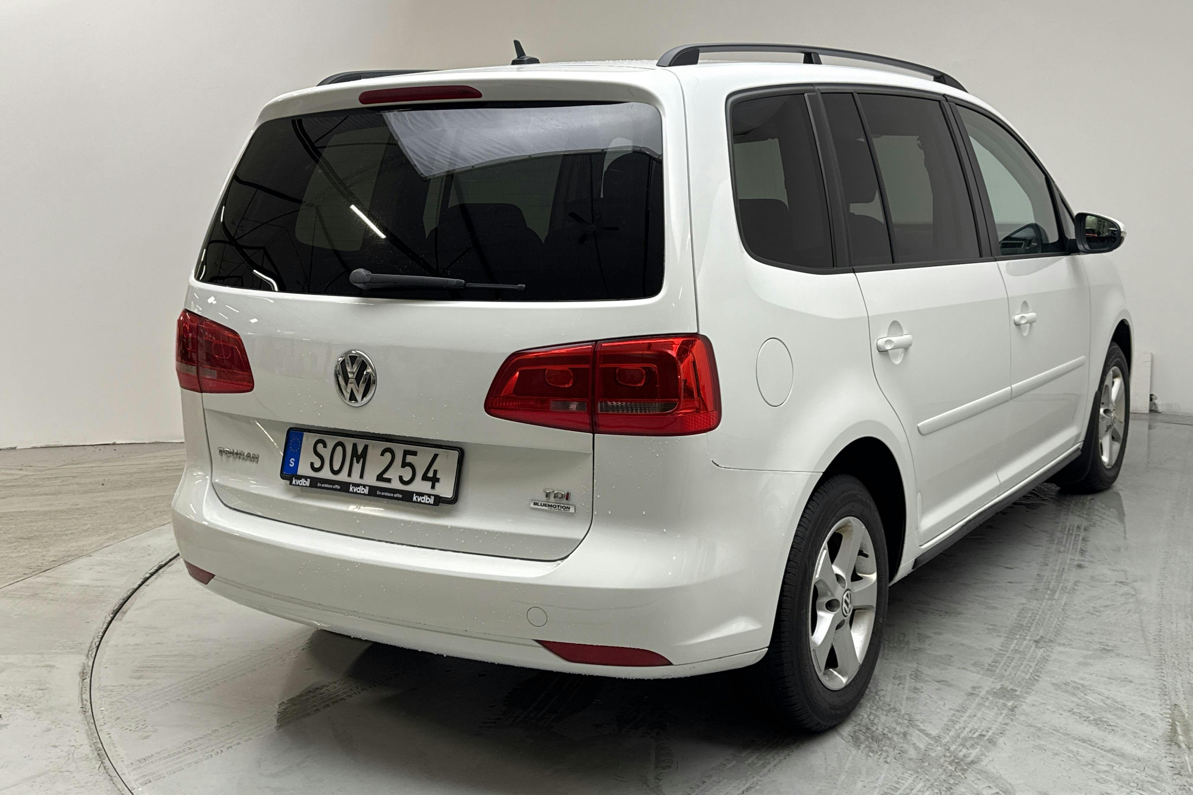 VW Touran 1.6 TDI BlueMotion Technology (105hk) - 14 598 mil - Manuell - vit - 2015