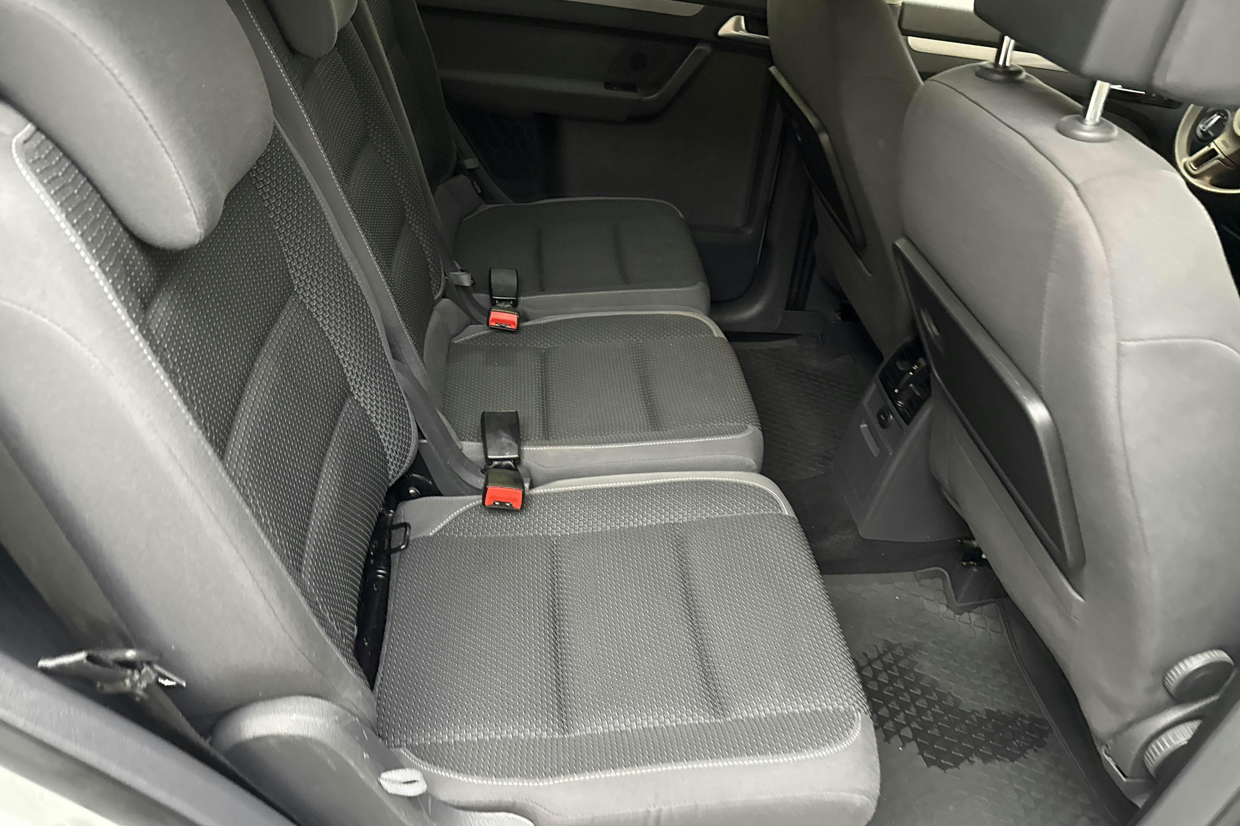 VW Touran 1.6 TDI BlueMotion Technology (105hk) - 14 598 mil - Manuell - vit - 2015