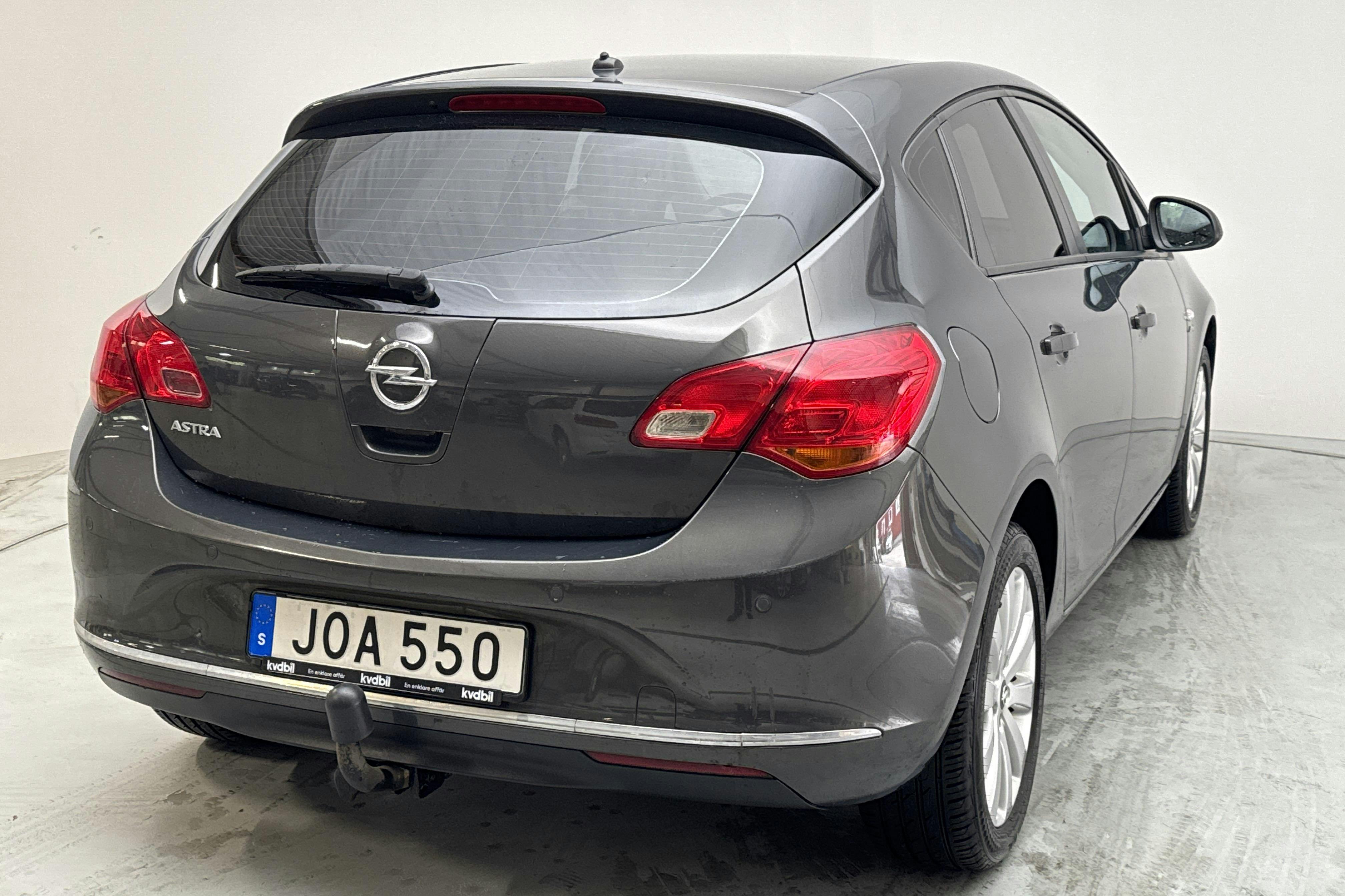 Opel Astra 1.6 ECOTEC 5dr (115hk) - 12 202 mil - Manuell - grå - 2014