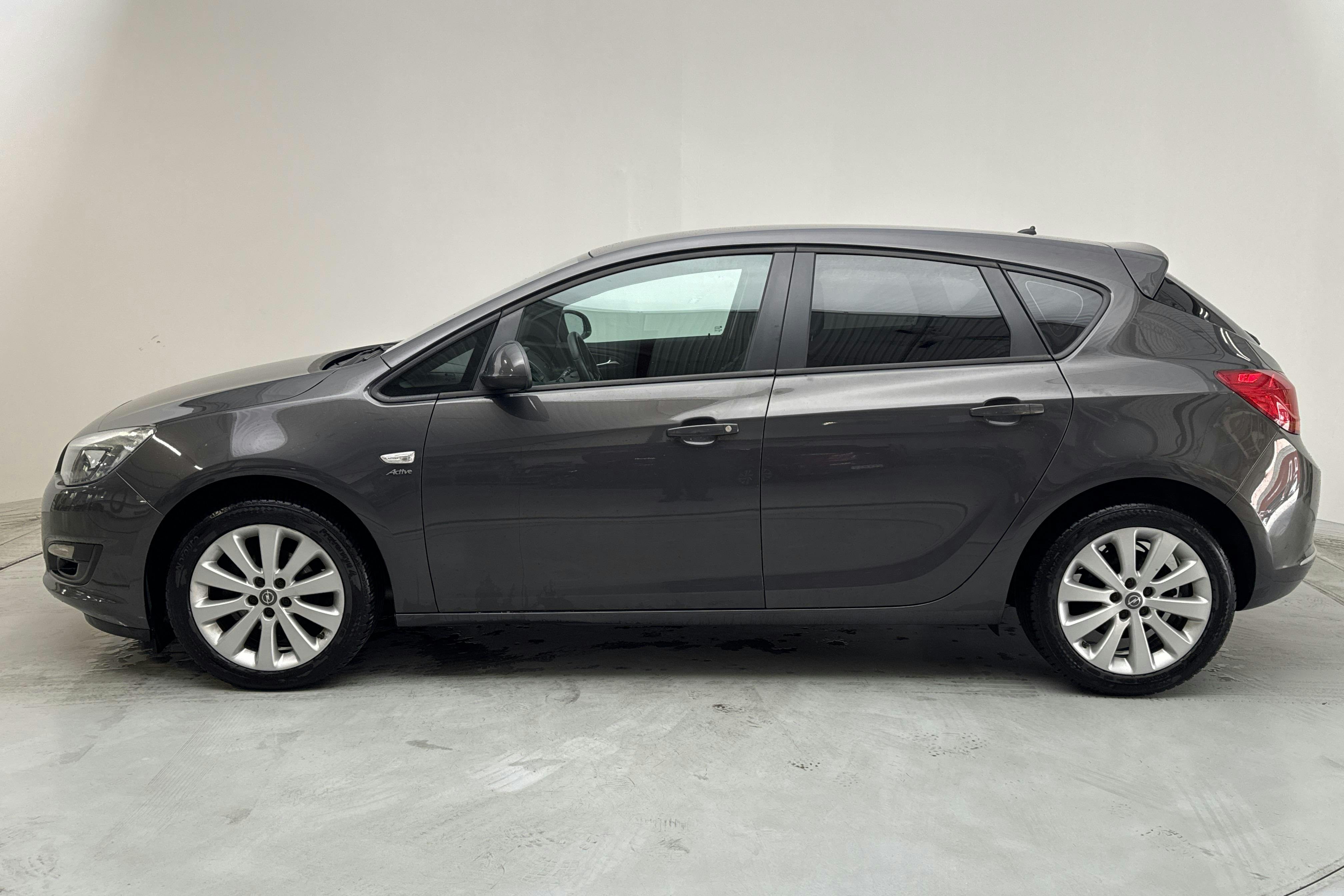 Opel Astra 1.6 ECOTEC 5dr (115hk) - 12 202 mil - Manuell - grå - 2014