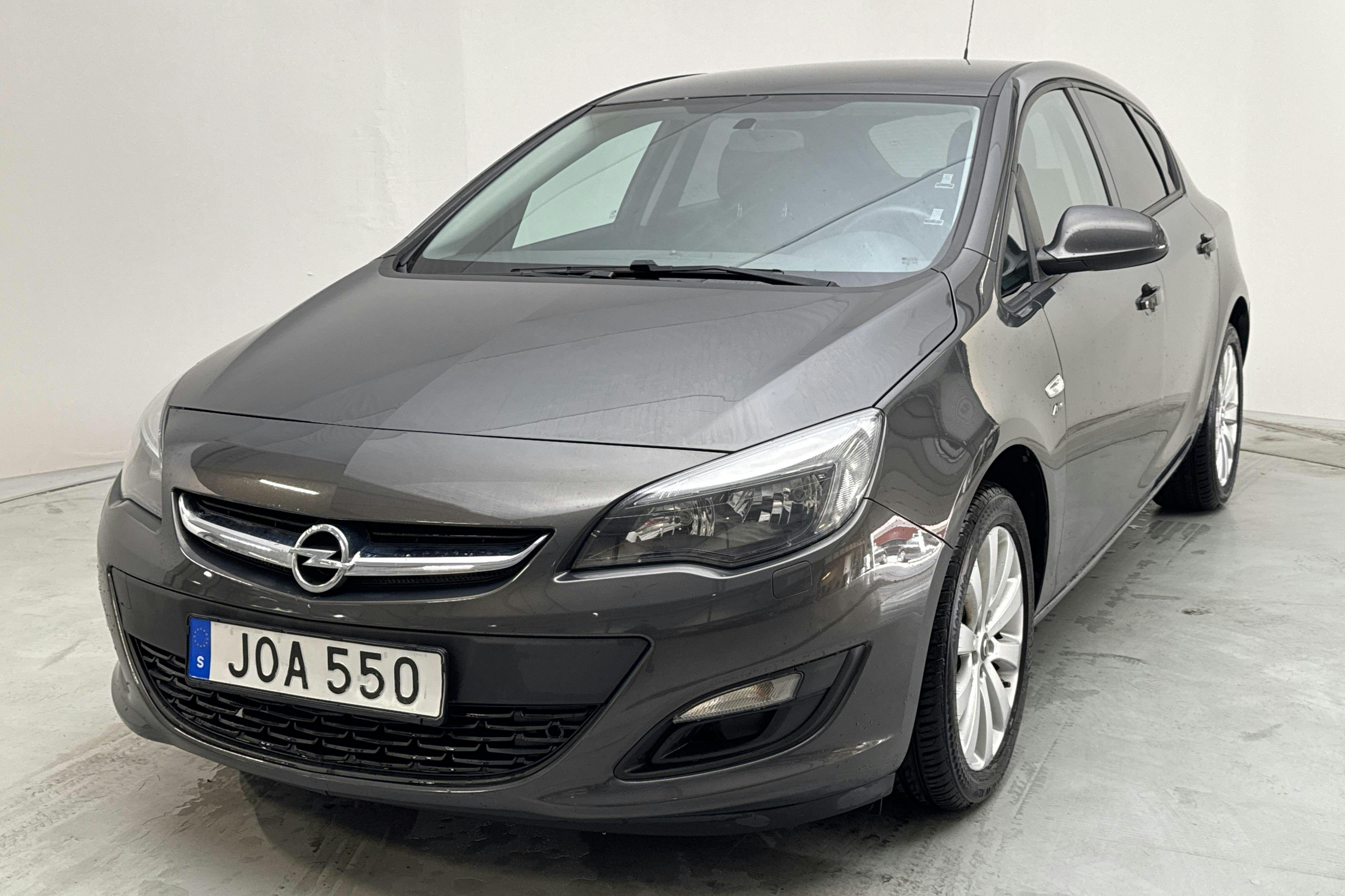 Opel Astra 1.6 ECOTEC 5dr (115hk) - 122 020 km - Manualna - szary - 2014