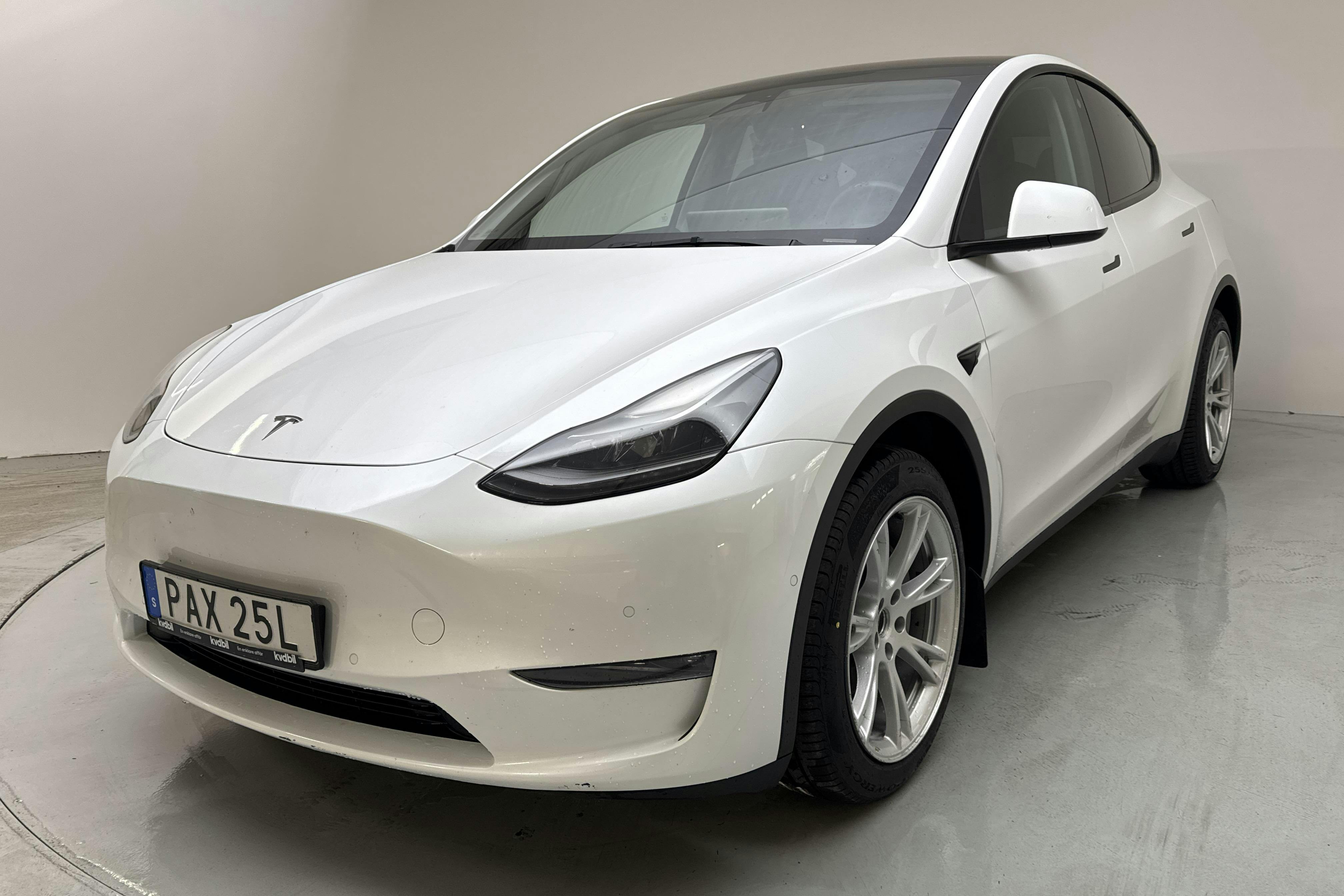 Tesla Model Y Long Range Dual Motor AWD - 11 819 mil - Automat - vit - 2022