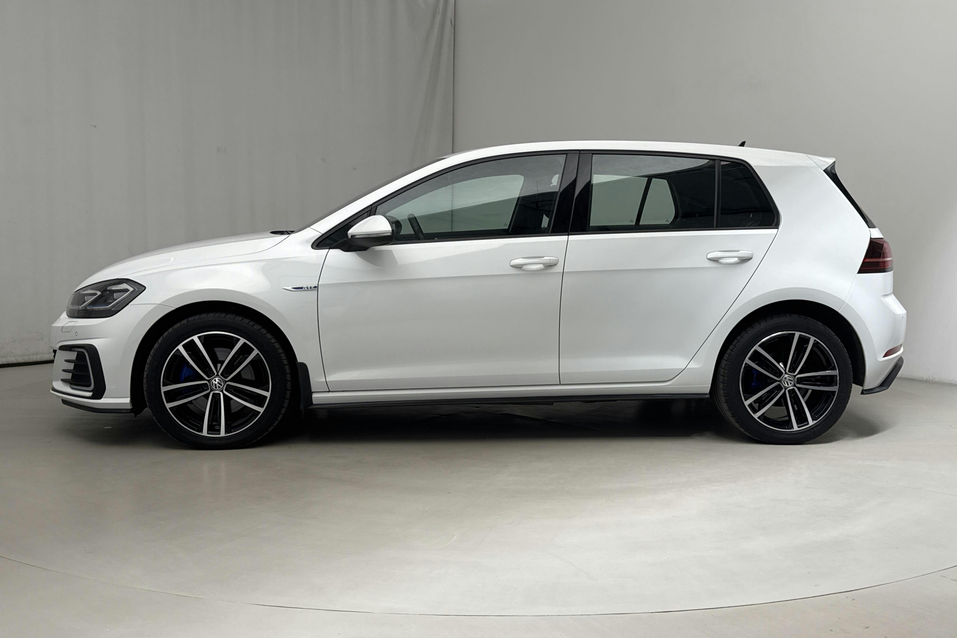 VW Golf VII GTE 5dr (204hk) - 6 317 mil - Automat - vit - 2020