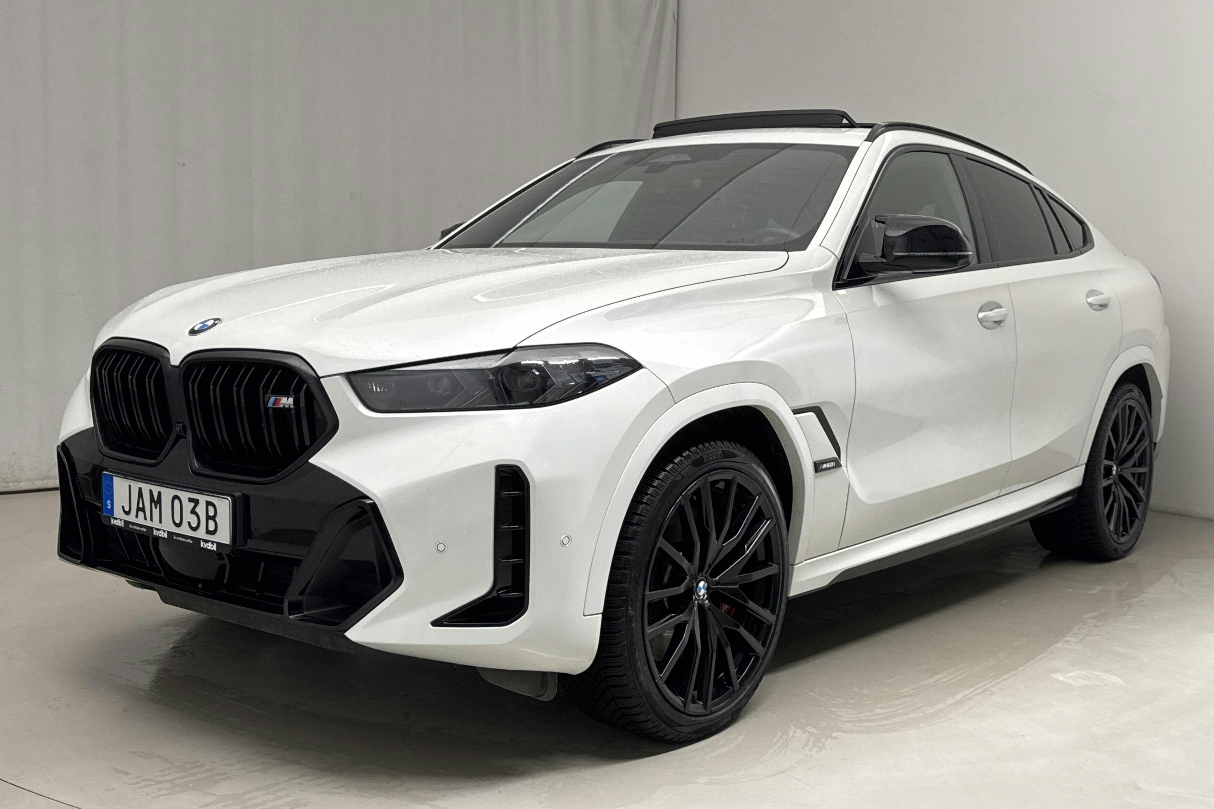 BMW X6 M60i xDrive (530hk) - 22 420 km - Automatic - white - 2024