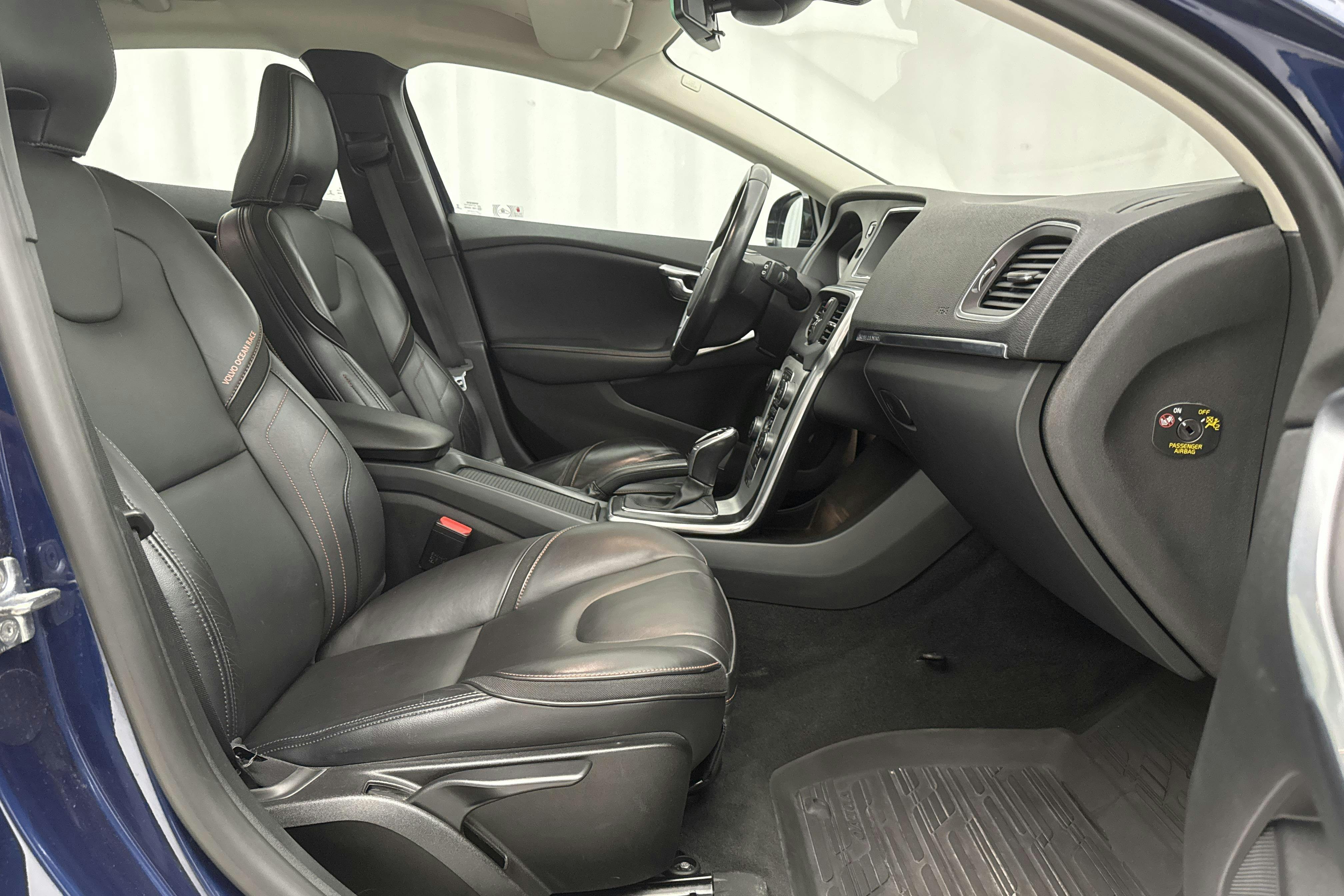 Volvo V40 Cross Country D3 (150hk) - 10 026 mil - Automat - blå - 2016