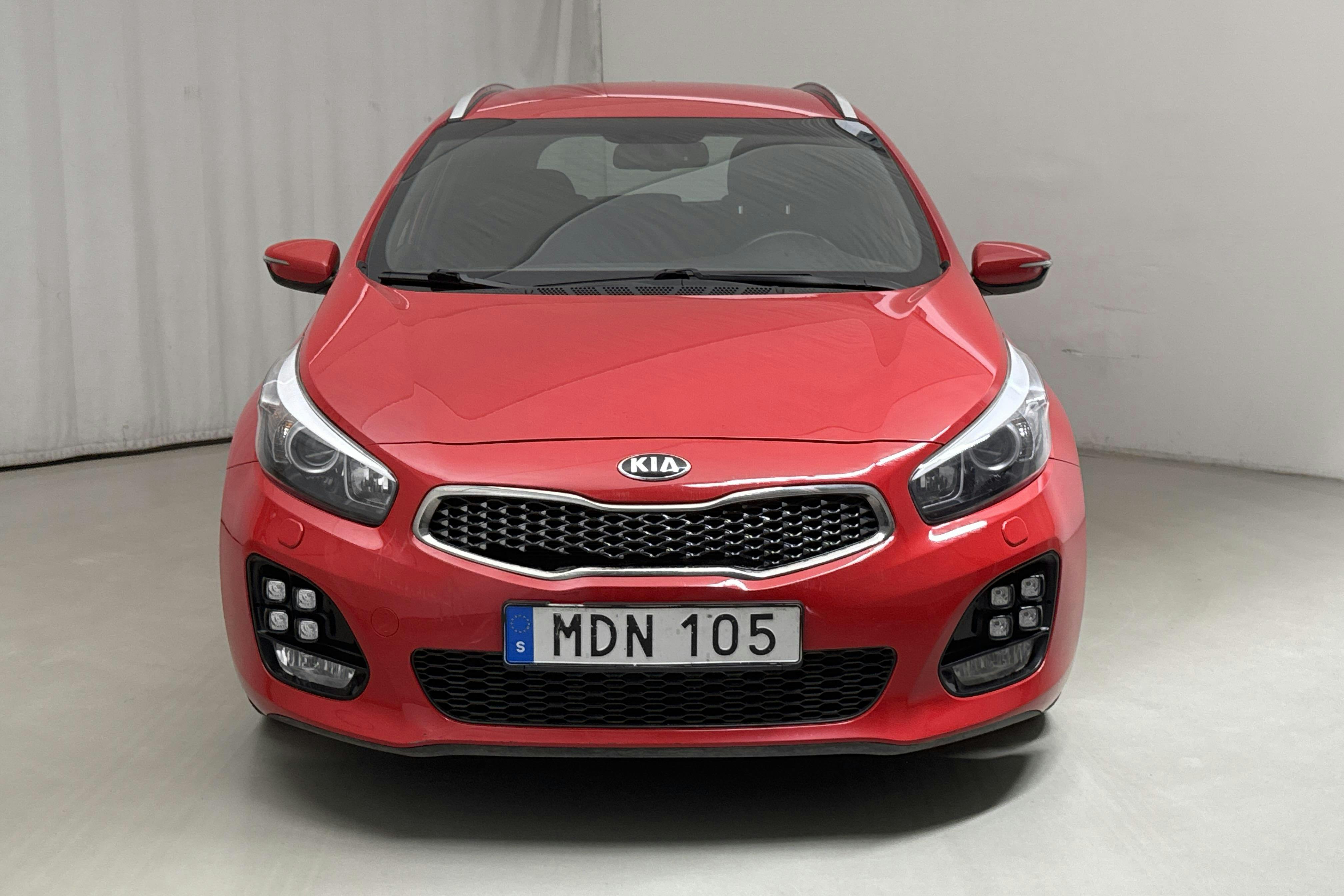 KIA Cee'd 1.6 SW (135hk) - 9 417 mil - Automat - röd - 2018