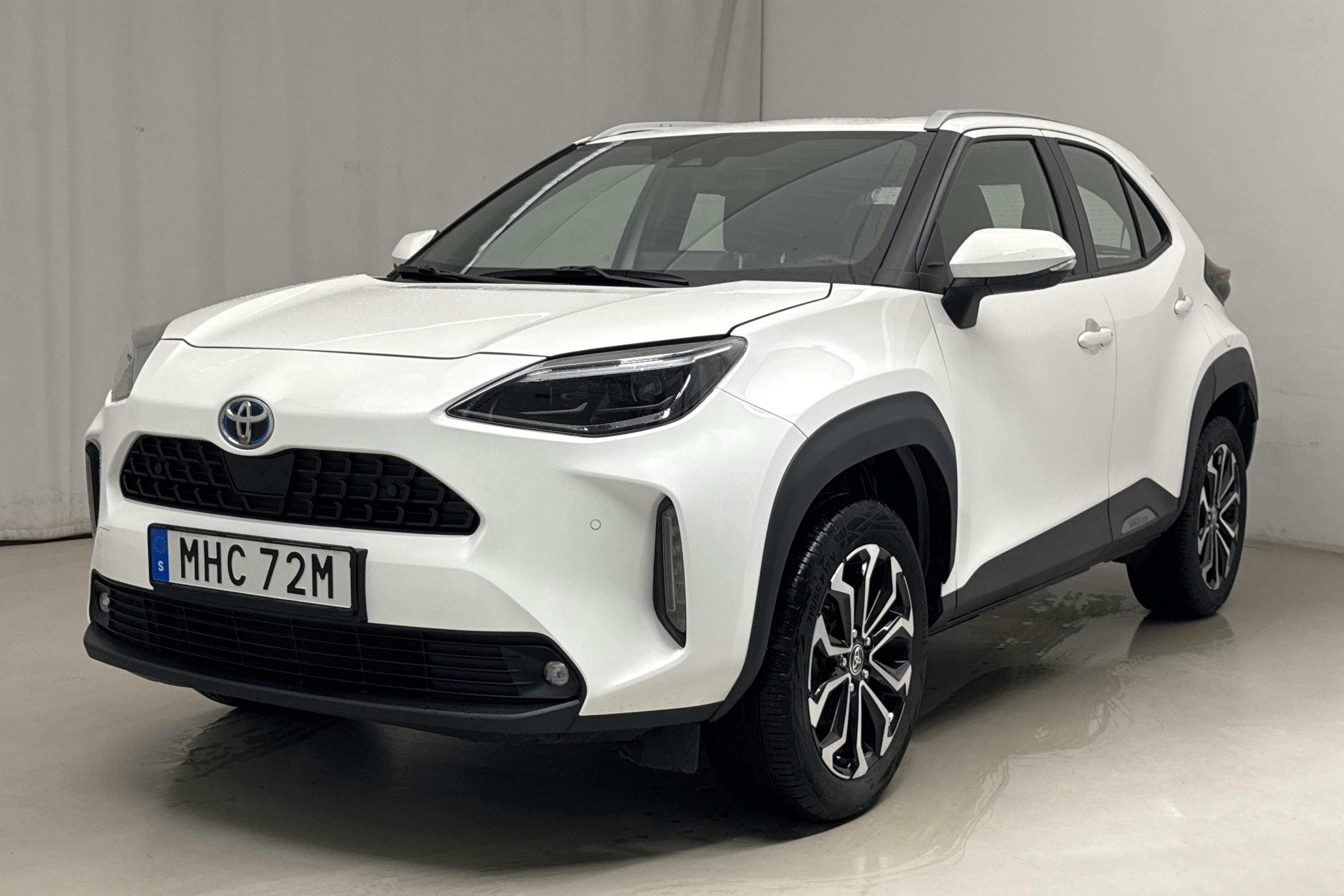 Toyota Yaris Cross 1.5 Hybrid AWD (116hk) - 2 994 mil - Automat - vit - 2022