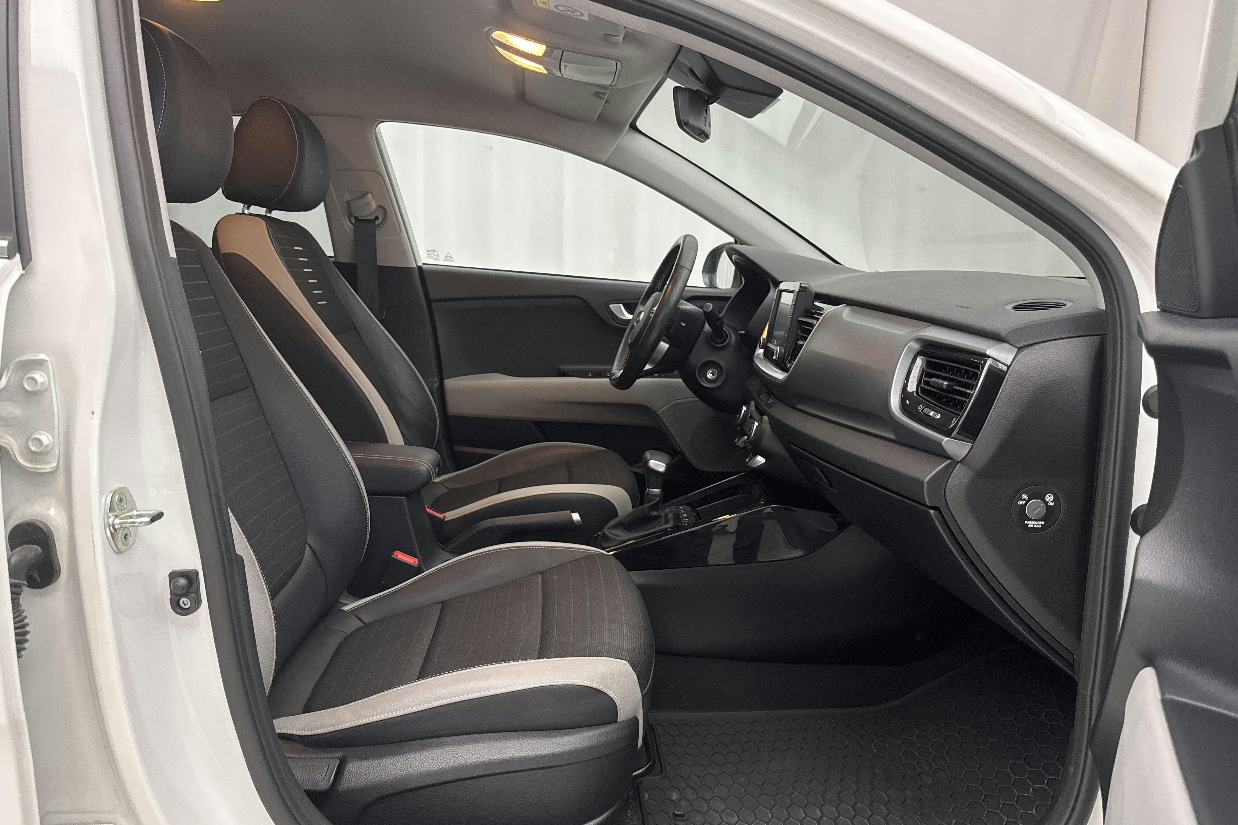 KIA Stonic 1.0 T-GDi (120hk) - 4 463 mil - Automat - vit - 2020