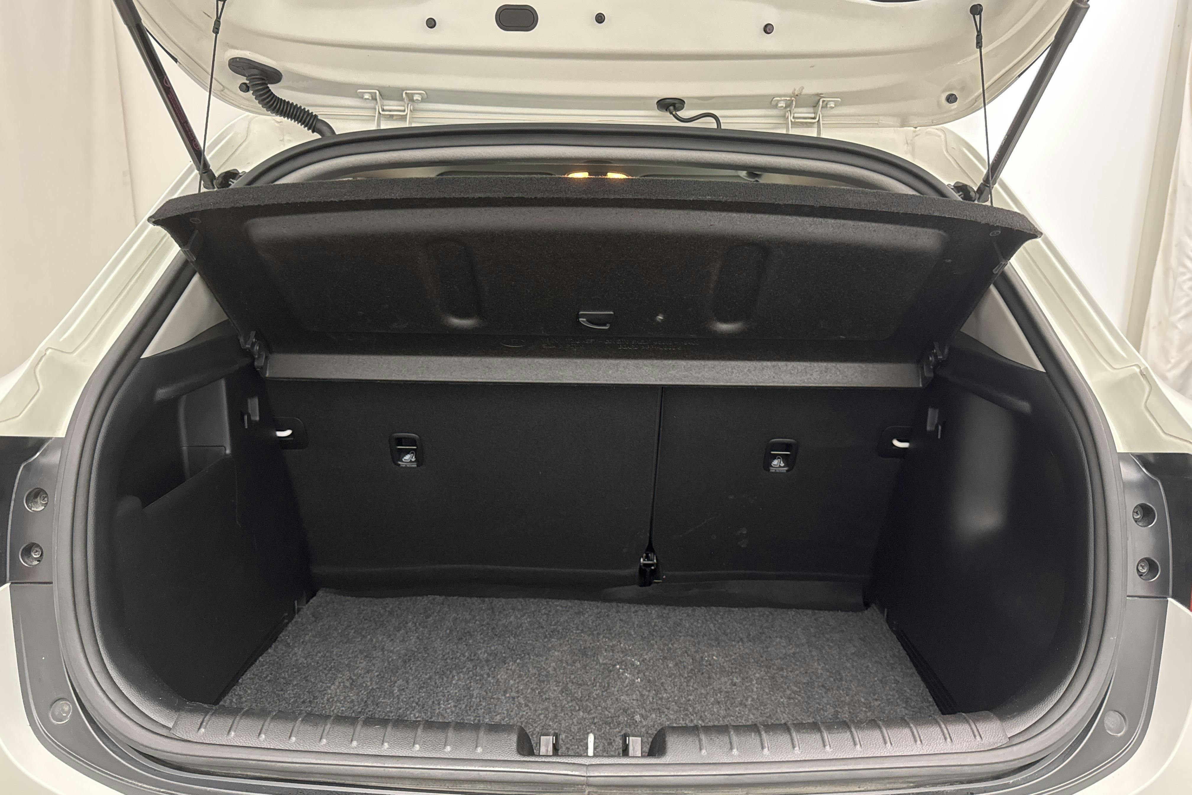 KIA Stonic 1.0 T-GDi (120hk) - 4 463 mil - Automat - vit - 2020