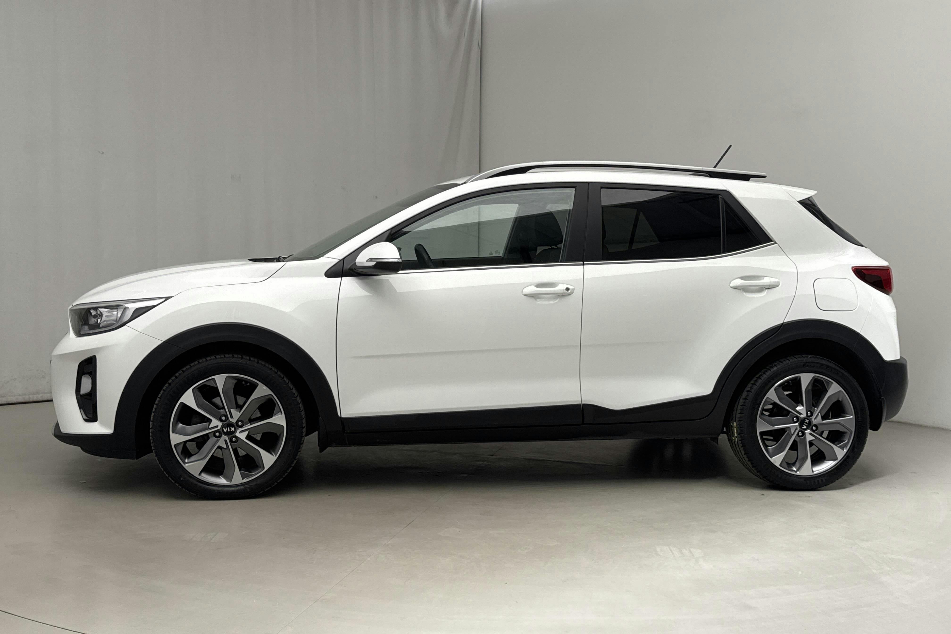 KIA Stonic 1.0 T-GDi (120hk) - 4 463 mil - Automat - vit - 2020