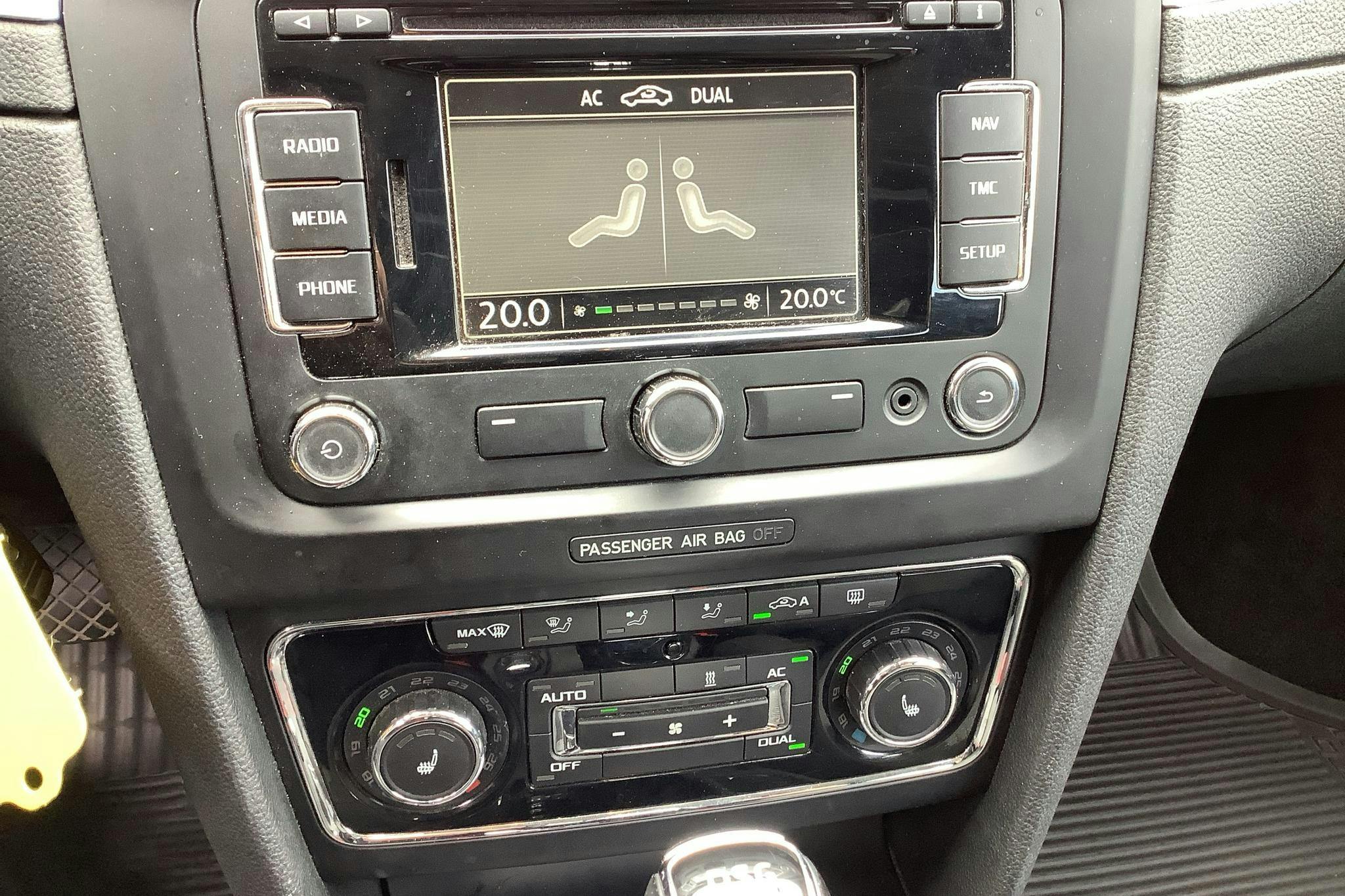 Skoda Superb 2.0 TDI Kombi 4X4 (140hk) - 15 117 mil - Automat - svart - 2013
