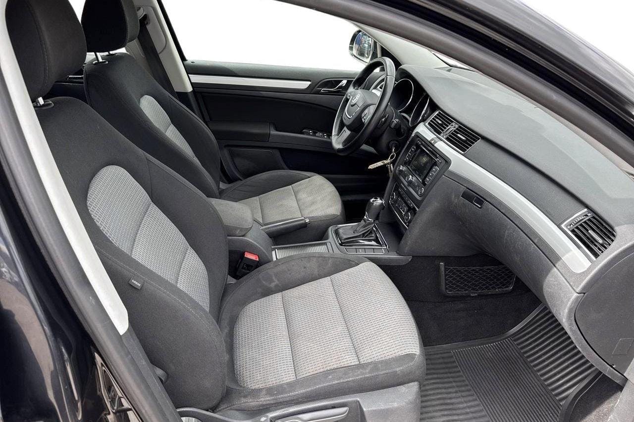 Skoda Superb 2.0 TDI Kombi 4X4 (140hk) - 15 117 mil - Automat - svart - 2013