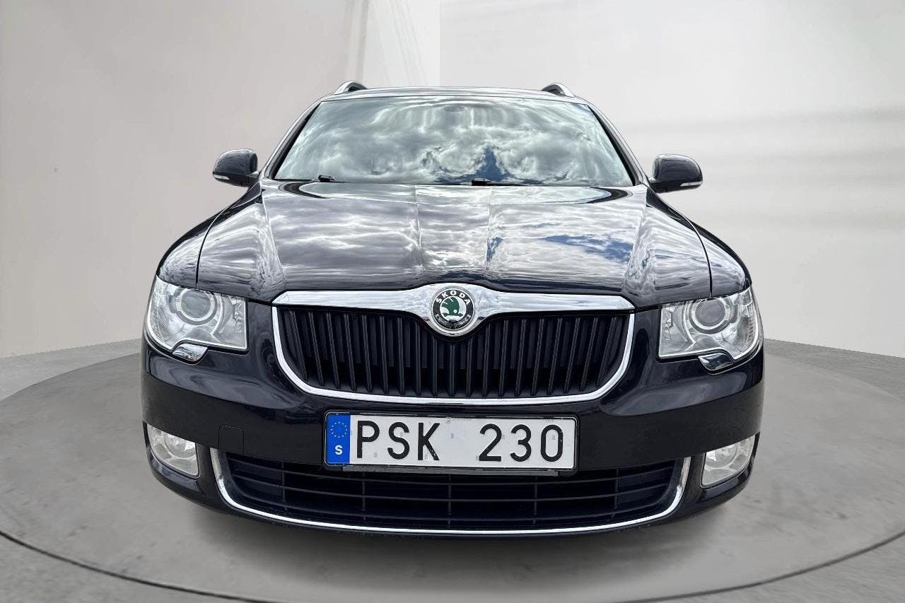 Skoda Superb 2.0 TDI Kombi 4X4 (140hk) - 15 117 mil - Automat - svart - 2013