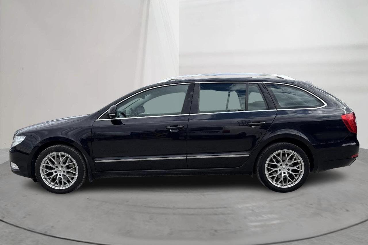 Skoda Superb 2.0 TDI Kombi 4X4 (140hk) - 15 117 mil - Automat - svart - 2013
