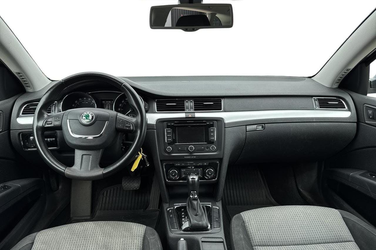 Skoda Superb 2.0 TDI Kombi 4X4 (140hk) - 15 117 mil - Automat - svart - 2013
