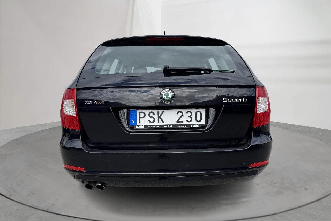 Skoda Superb 2.0 TDI Kombi 4X4 (140hk) - 15 117 mil - Automat - svart - 2013