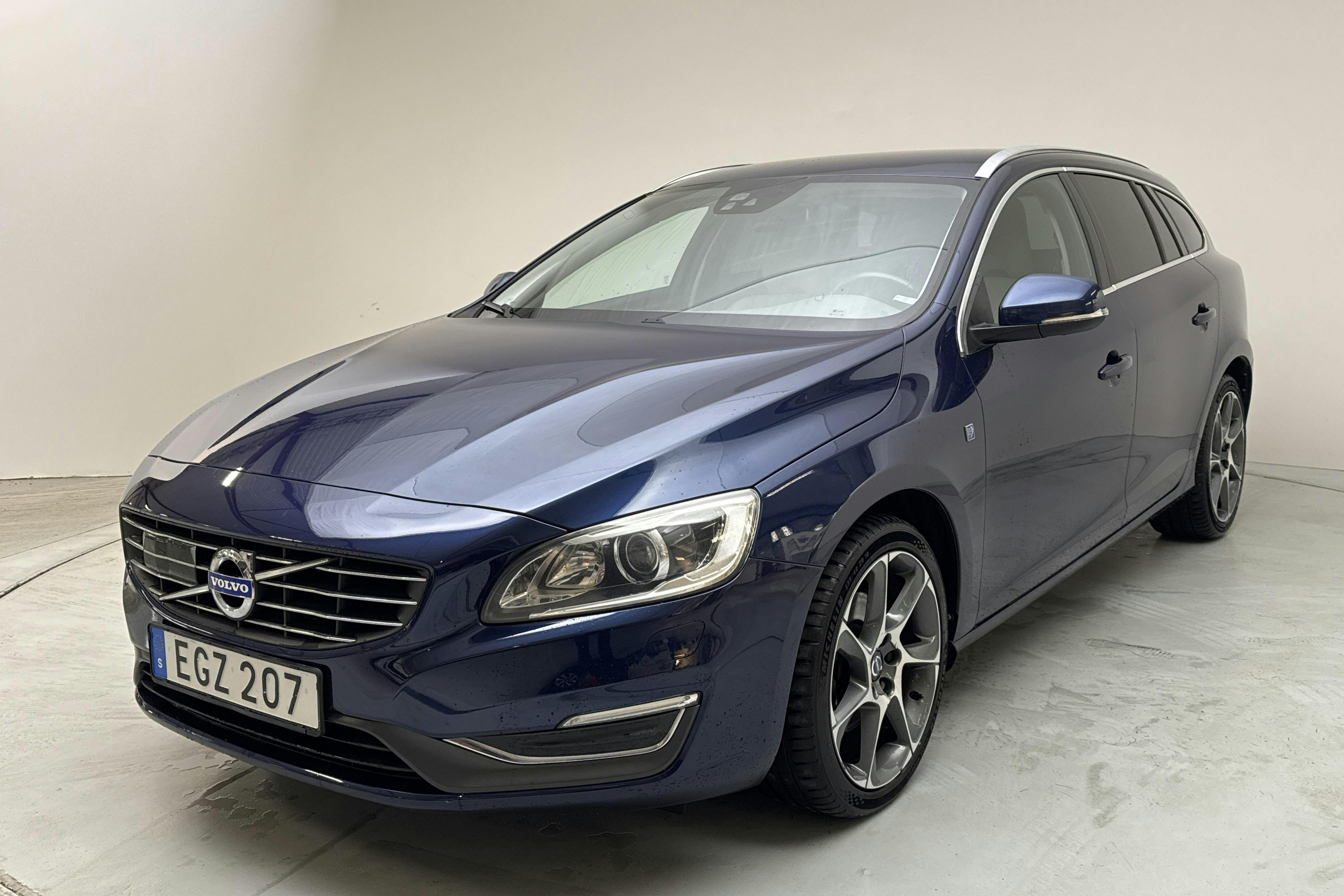 Volvo V60 D4 (181hk) - 170 720 km - Automatic - blue - 2015
