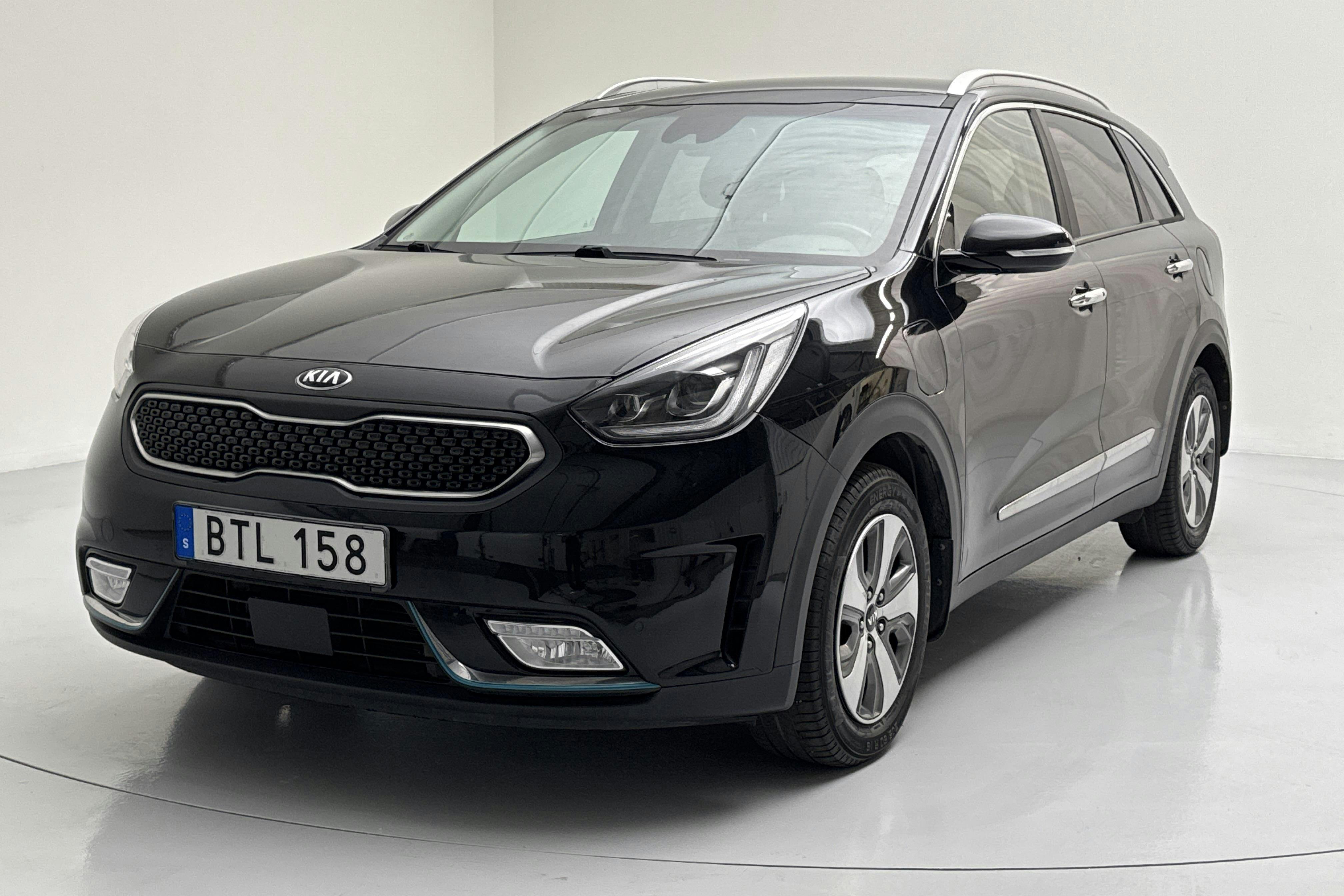 KIA Niro Plug-in Hybrid 1.6 (141hk) - 9 514 mil - Automat - svart - 2019