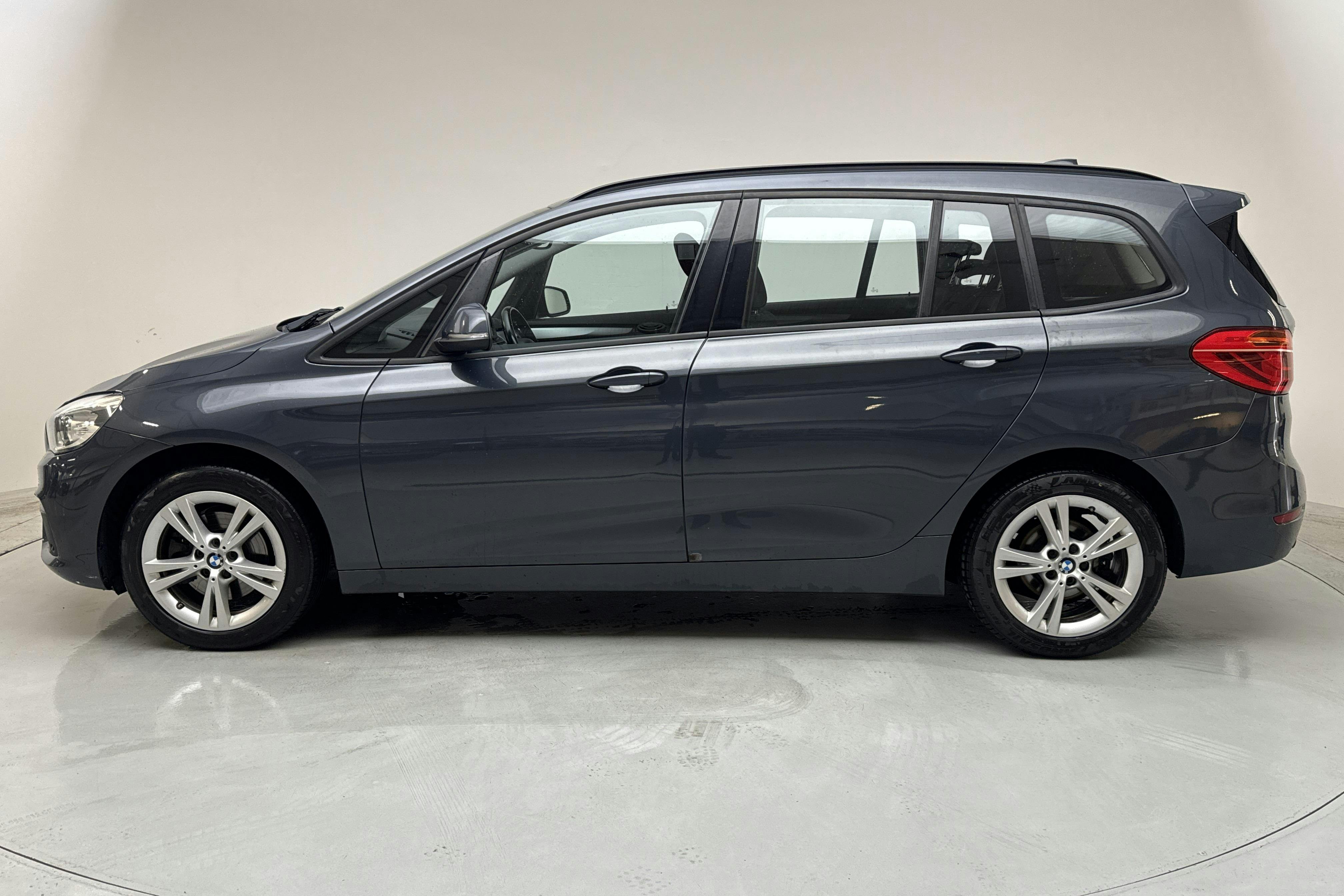 BMW 218d Gran Tourer, F46 (150hk) - 160 070 km - Manual - gray - 2016
