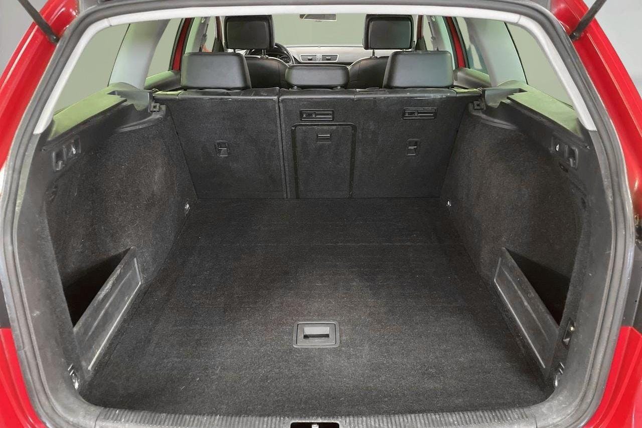 VW Passat 2.0 TDI BlueMotion Technology Variant 4Motion (170hk) - 22 992 mil - Automat - röd - 2011
