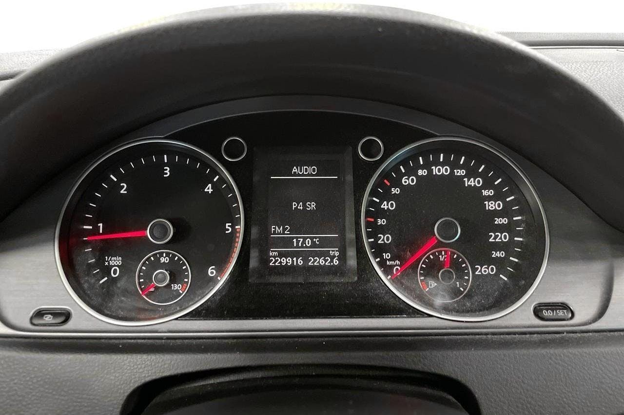 VW Passat 2.0 TDI BlueMotion Technology Variant 4Motion (170hk) - 22 992 mil - Automat - röd - 2011