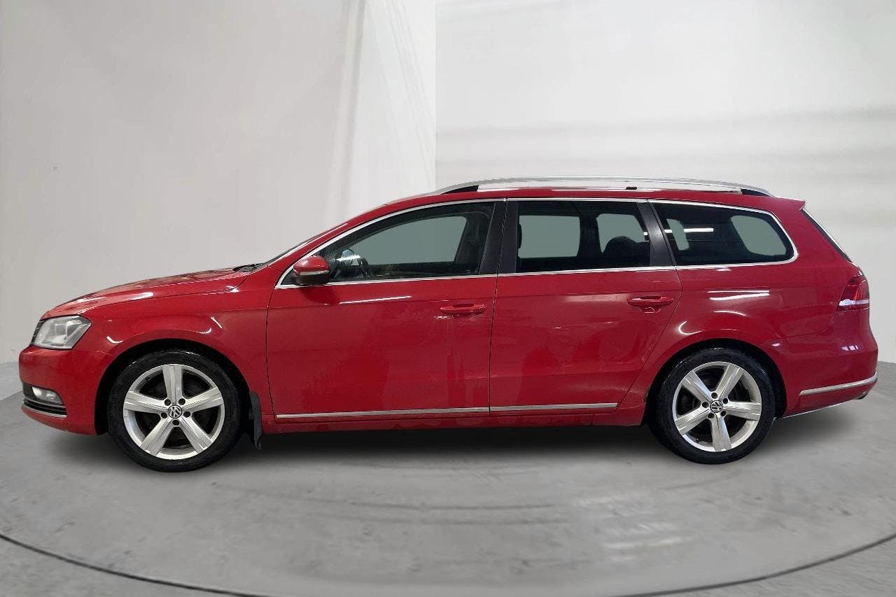 VW Passat 2.0 TDI BlueMotion Technology Variant 4Motion (170hk) - 22 992 mil - Automat - röd - 2011