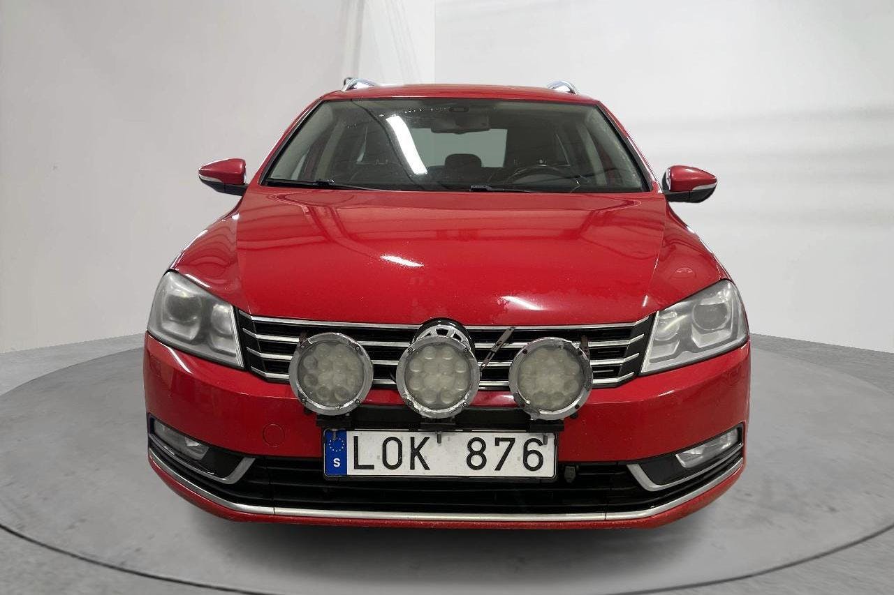 VW Passat 2.0 TDI BlueMotion Technology Variant 4Motion (170hk) - 22 992 mil - Automat - röd - 2011