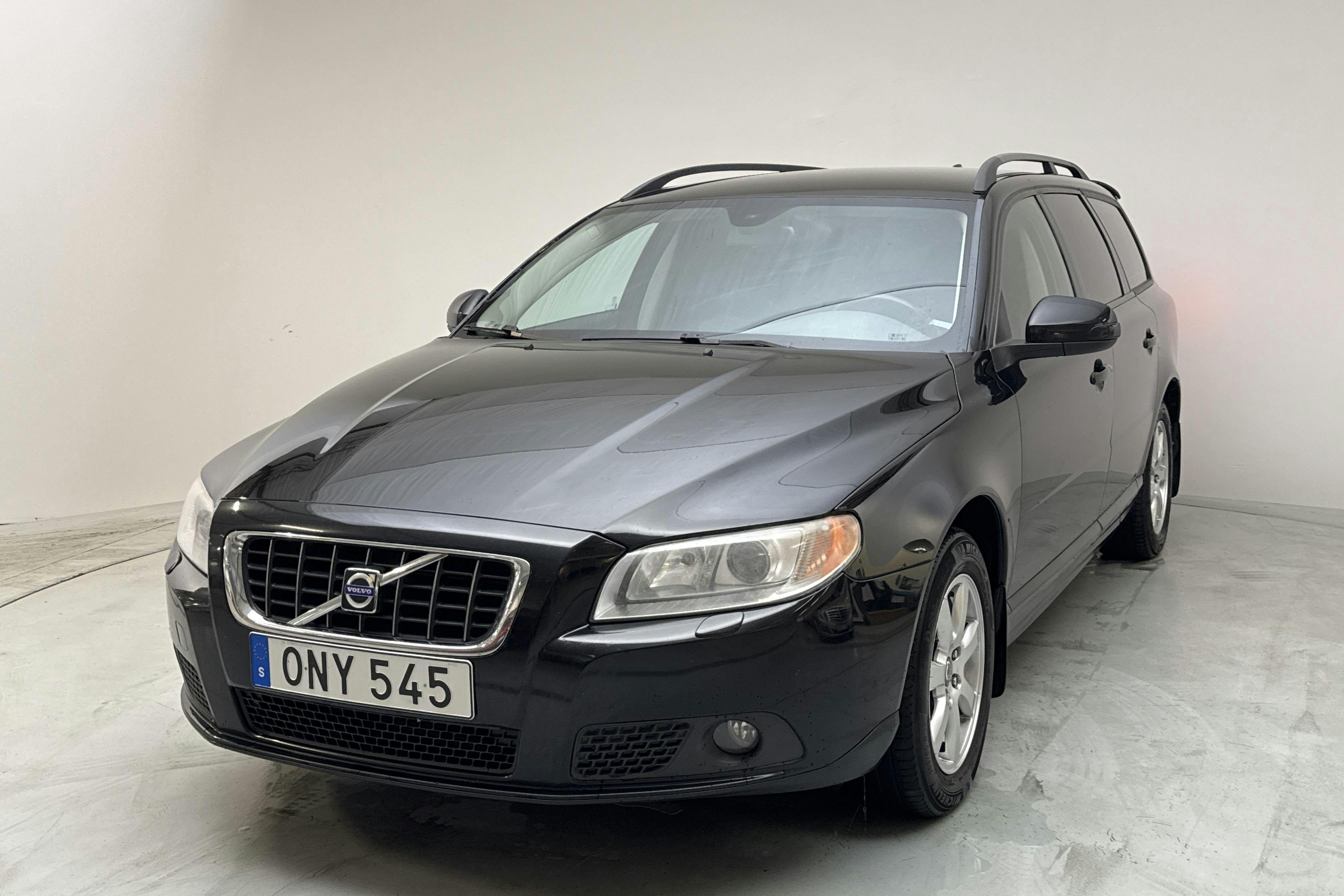 Volvo V70 II 2.5T (200hk) - 25 743 mil - Manuell - svart - 2008