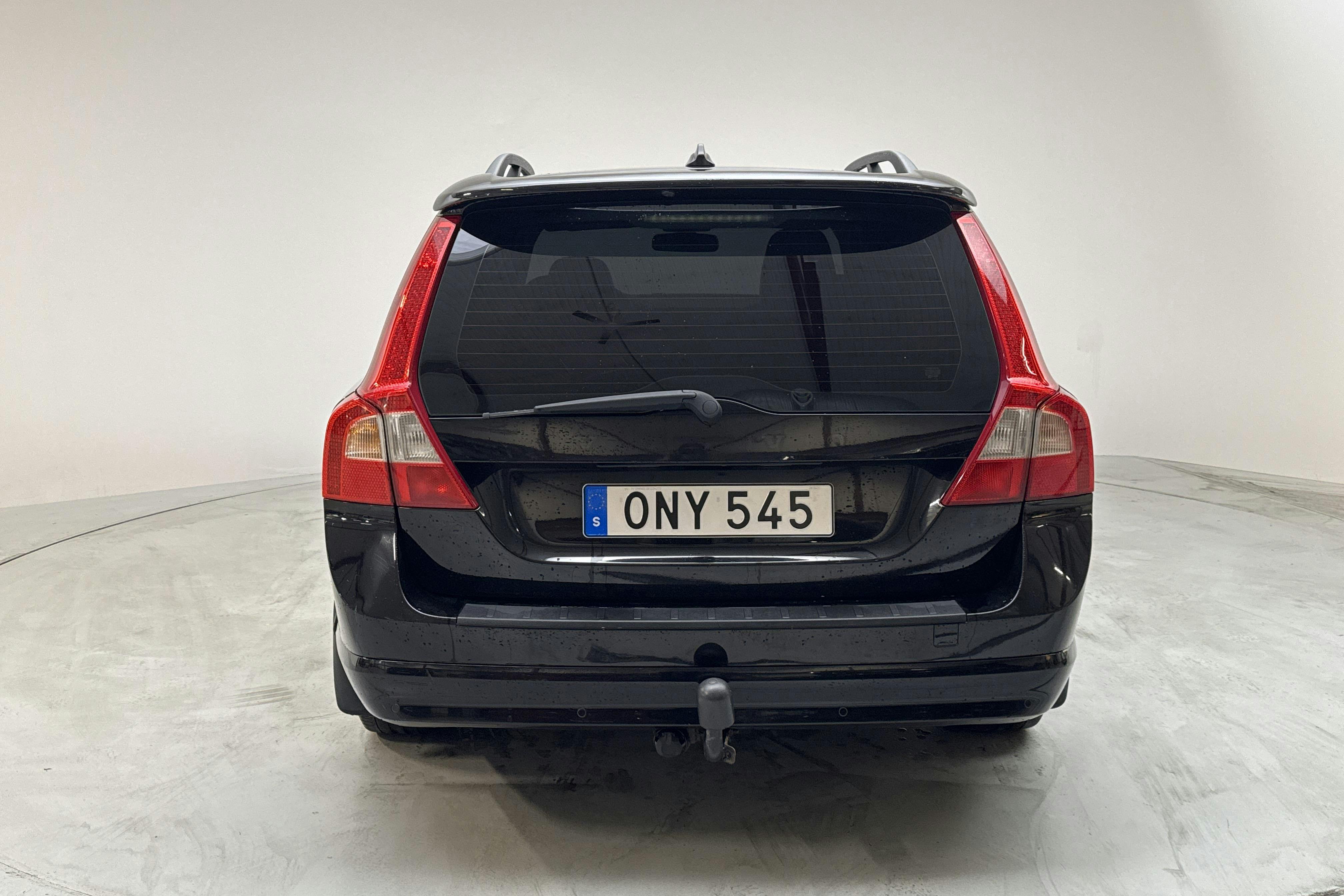 Volvo V70 II 2.5T (200hk) - 25 743 mil - Manuell - svart - 2008