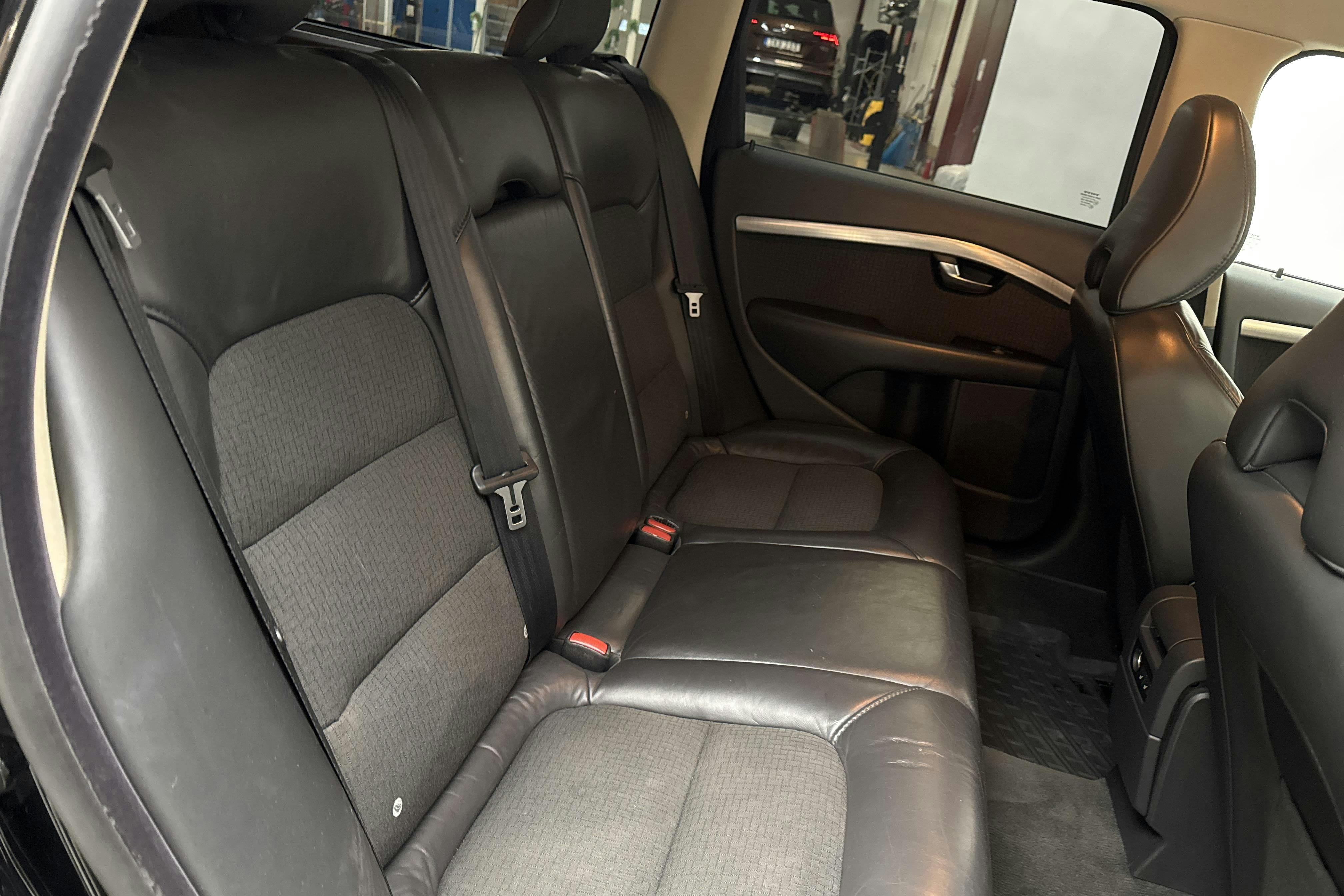 Volvo V70 II 2.5T (200hk) - 25 743 mil - Manuell - svart - 2008