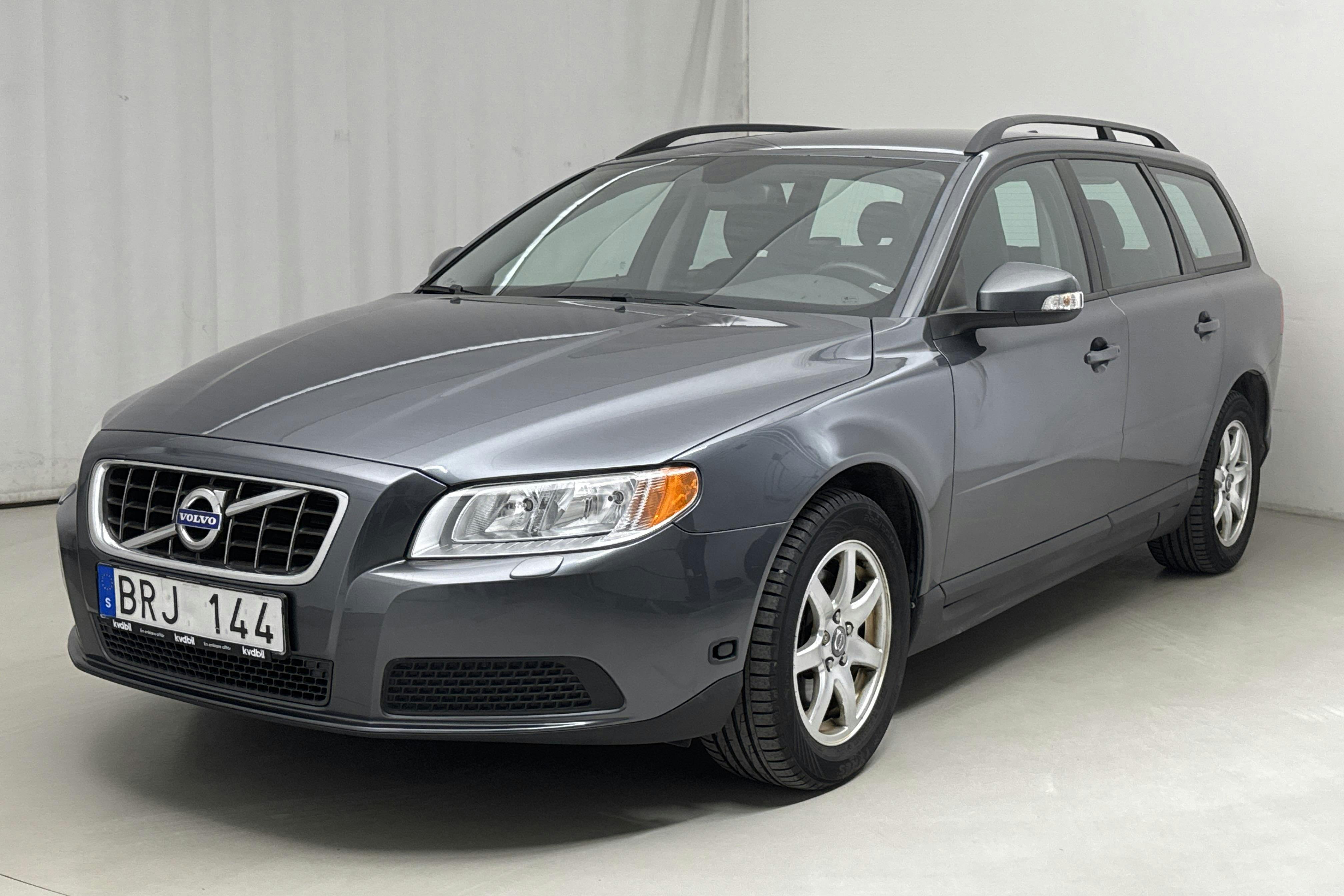 Volvo V70 II 2.0F (145hk) - 110 080 km - Käsitsi - hall - 2010