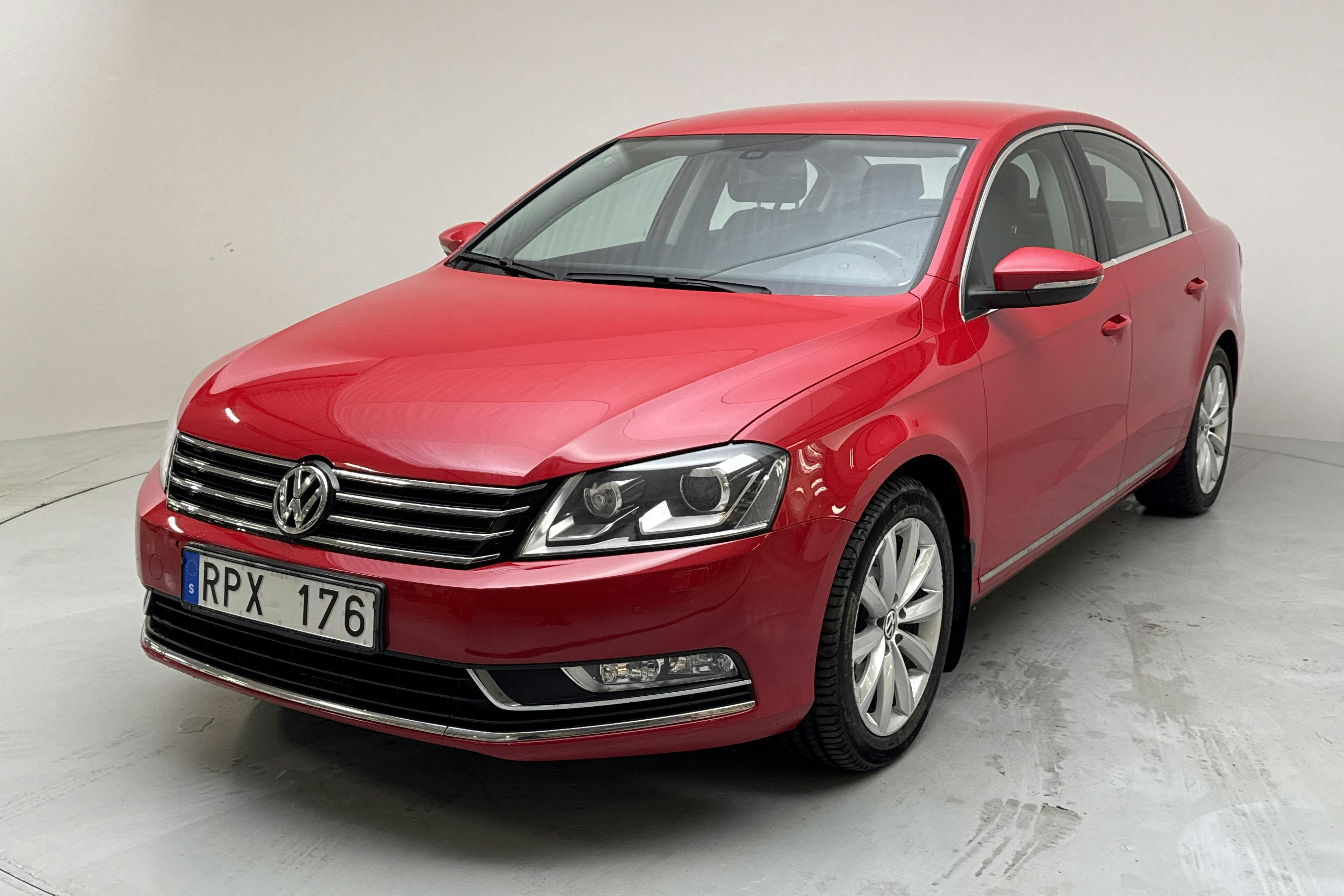 VW Passat 2.0 TDI BlueMotion Technology 4Motion (177hk) - 11 412 mil - Automat - röd - 2014